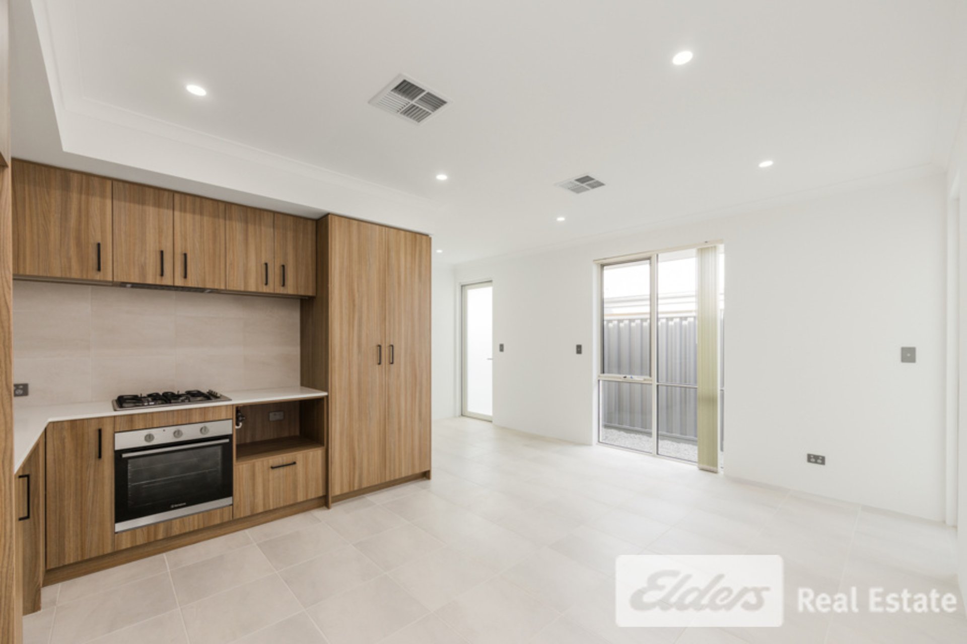 16B Bennetts Way — photo 7 of 10