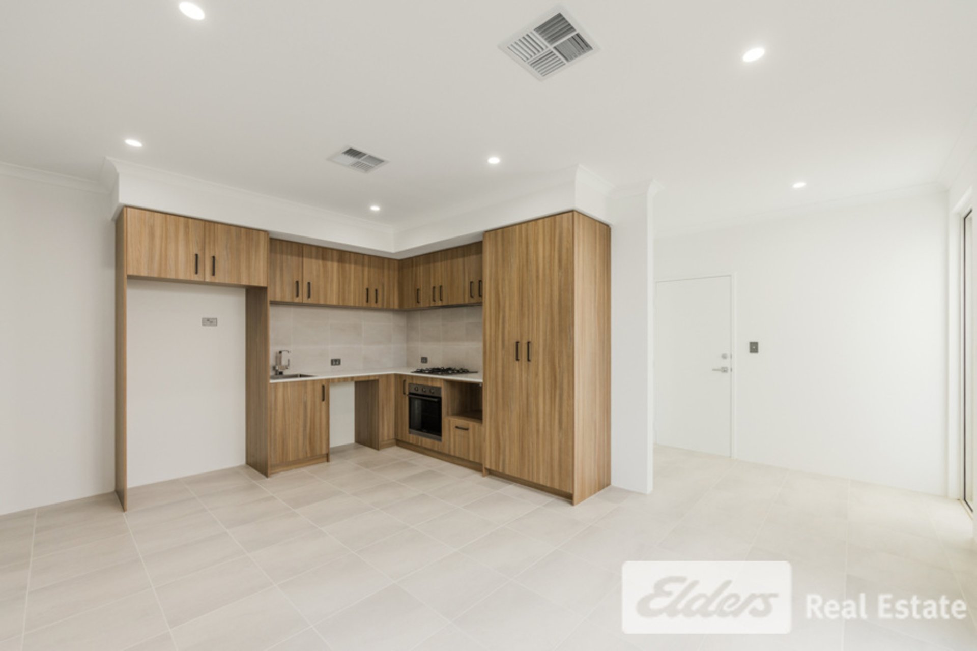 16B Bennetts Way — photo 9 of 10