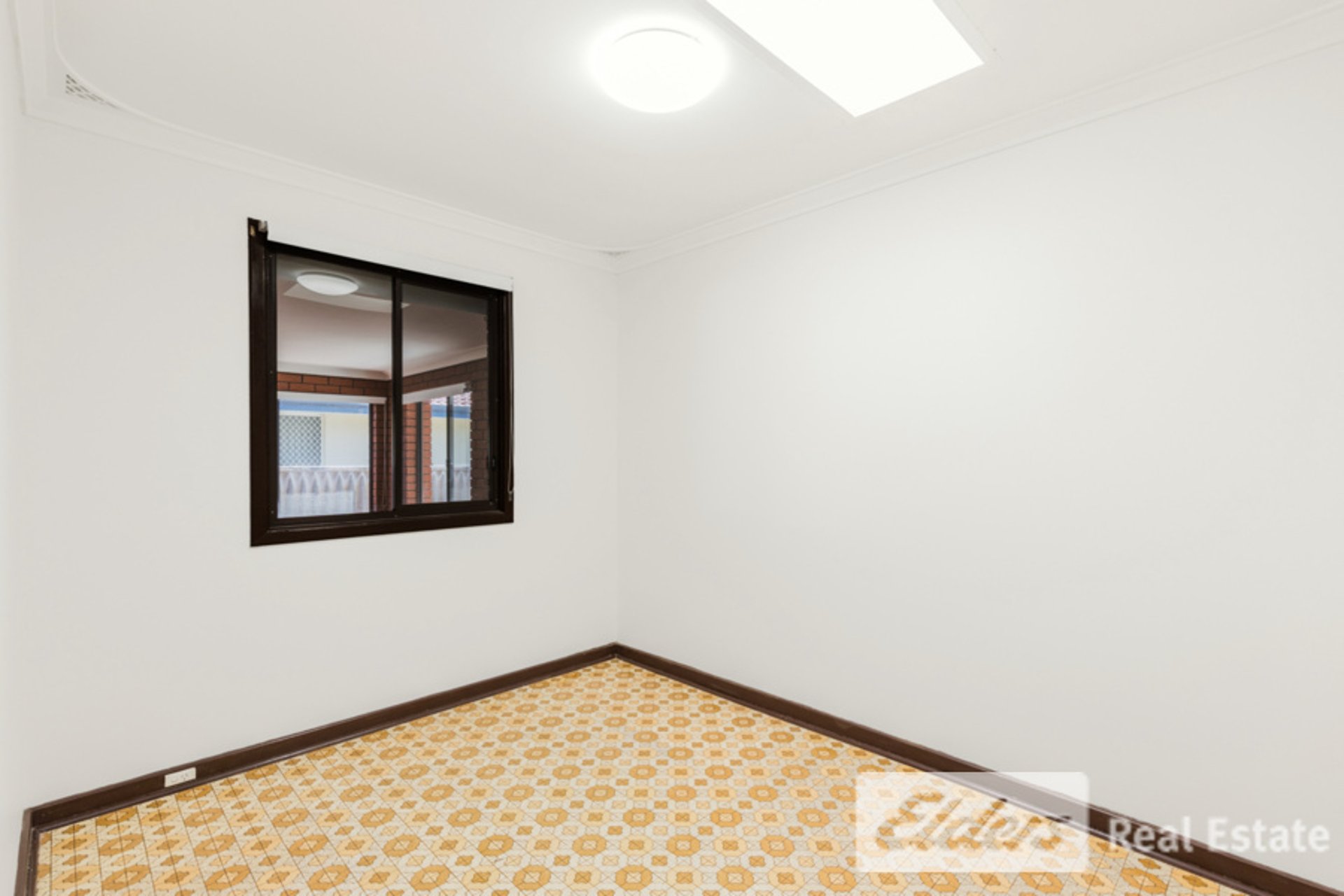 10 Indus Close — photo 2 of 10