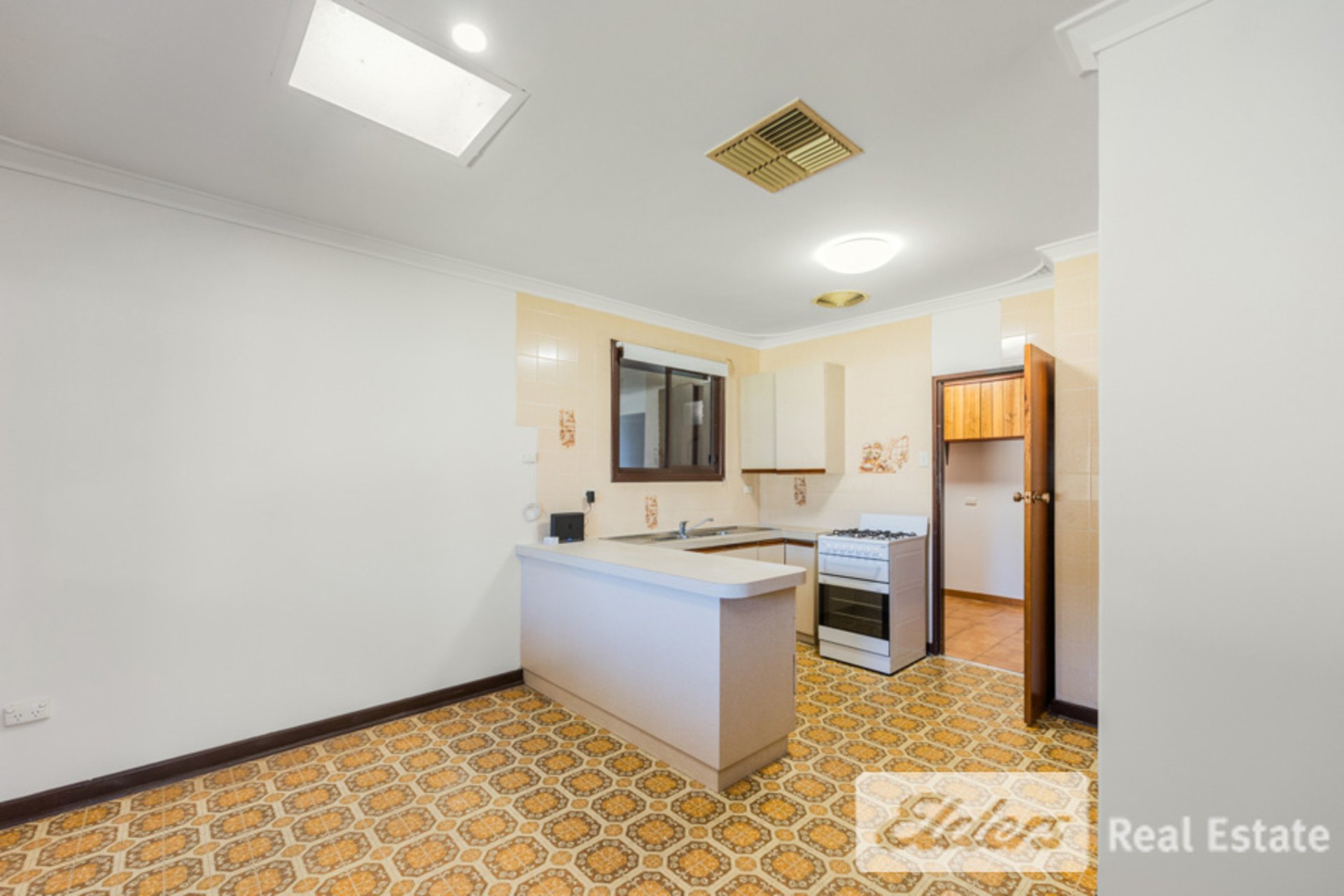 10 Indus Close — photo 6 of 10