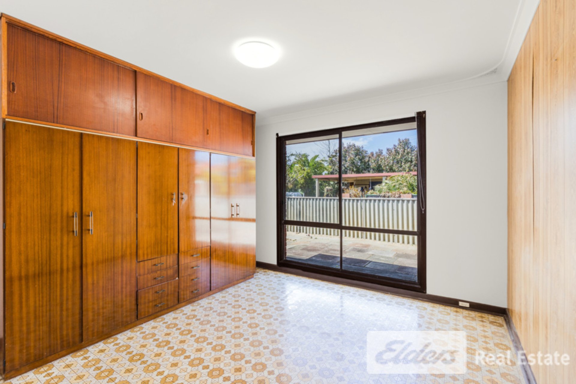 10 Indus Close — photo 9 of 10