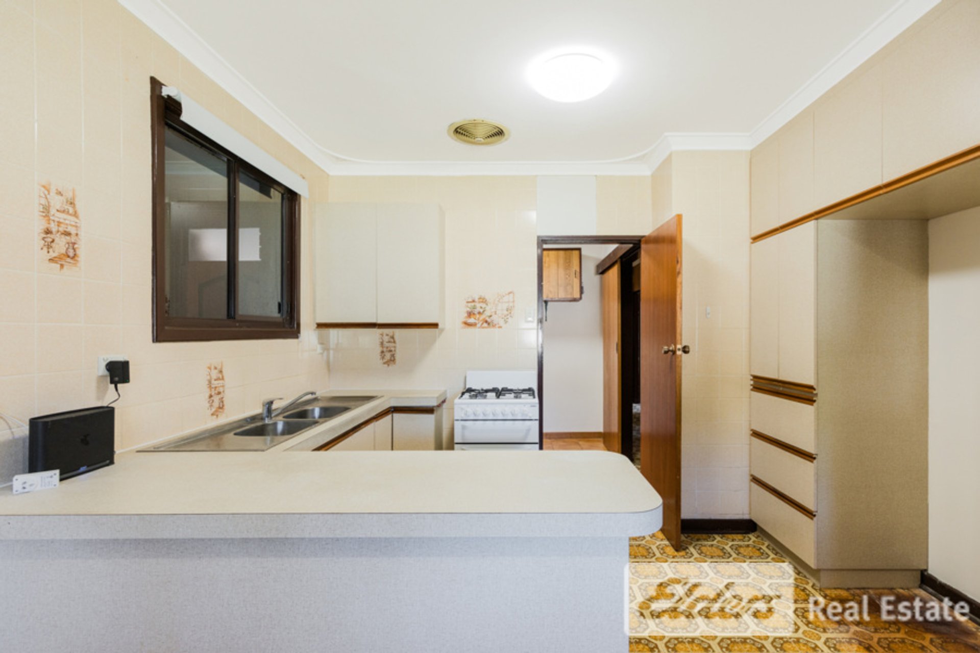 10 Indus Close — photo 7 of 10