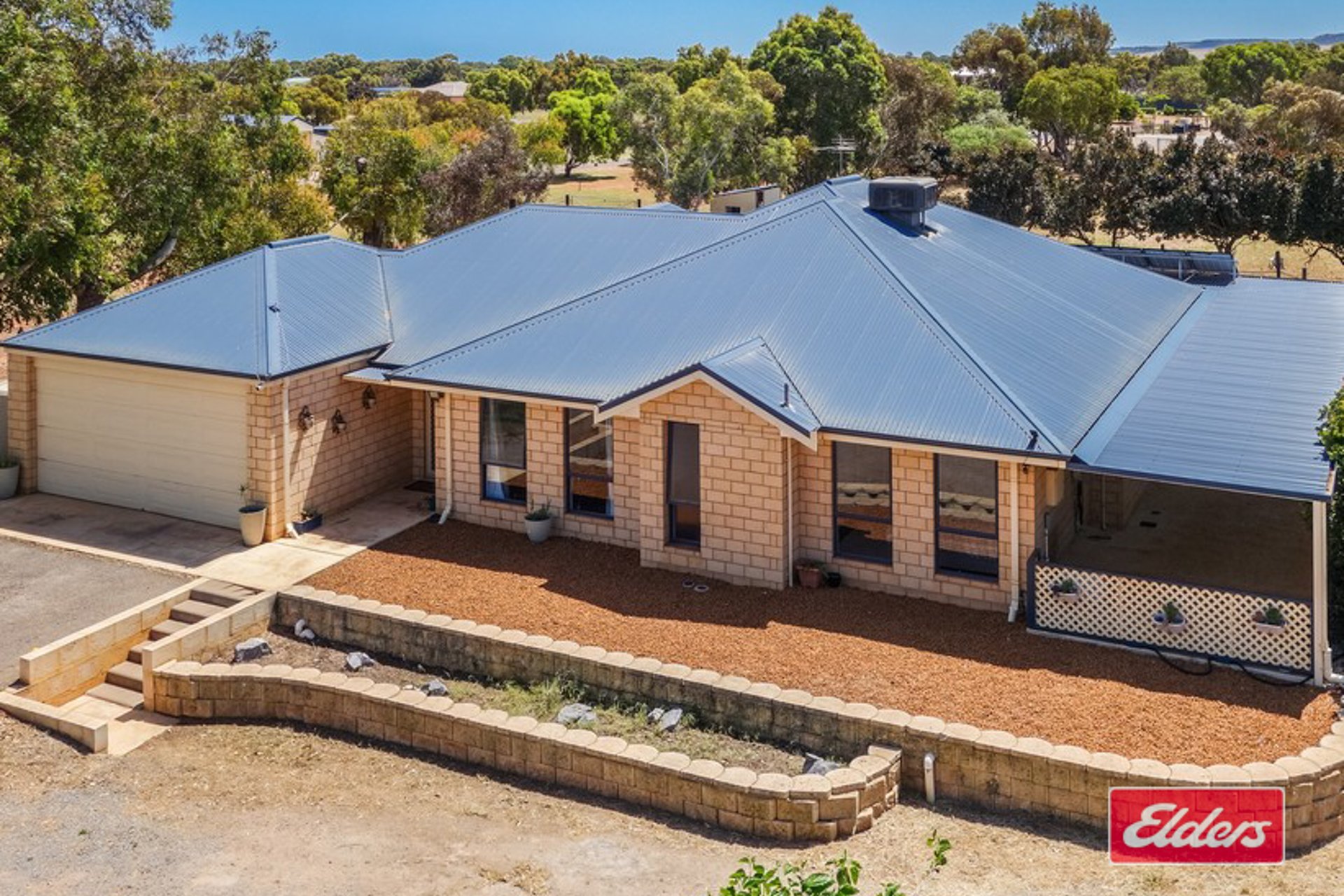 7 Horseshoe Court — photo 3 of 10