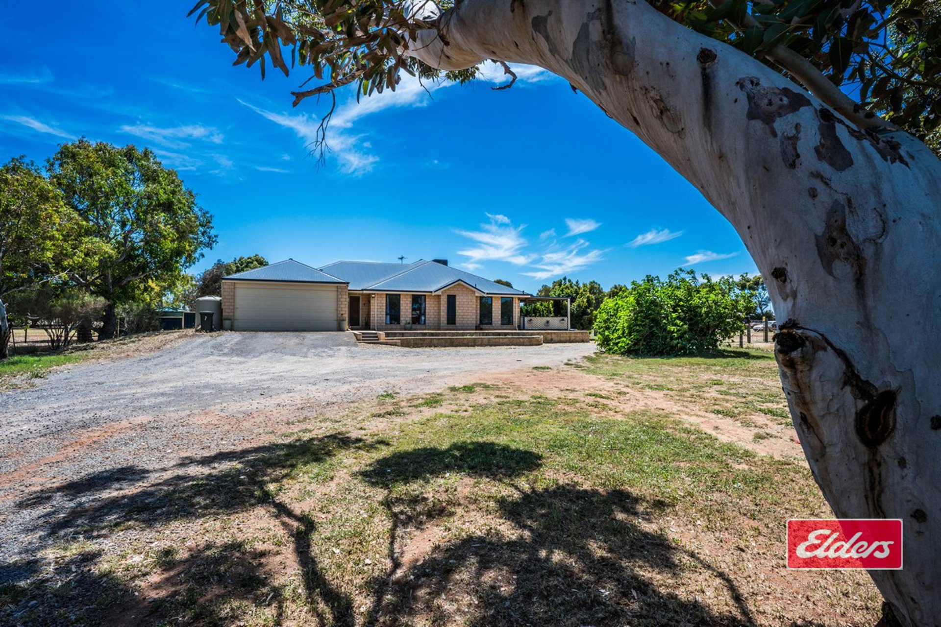 7 Horseshoe Court — photo 2 of 10