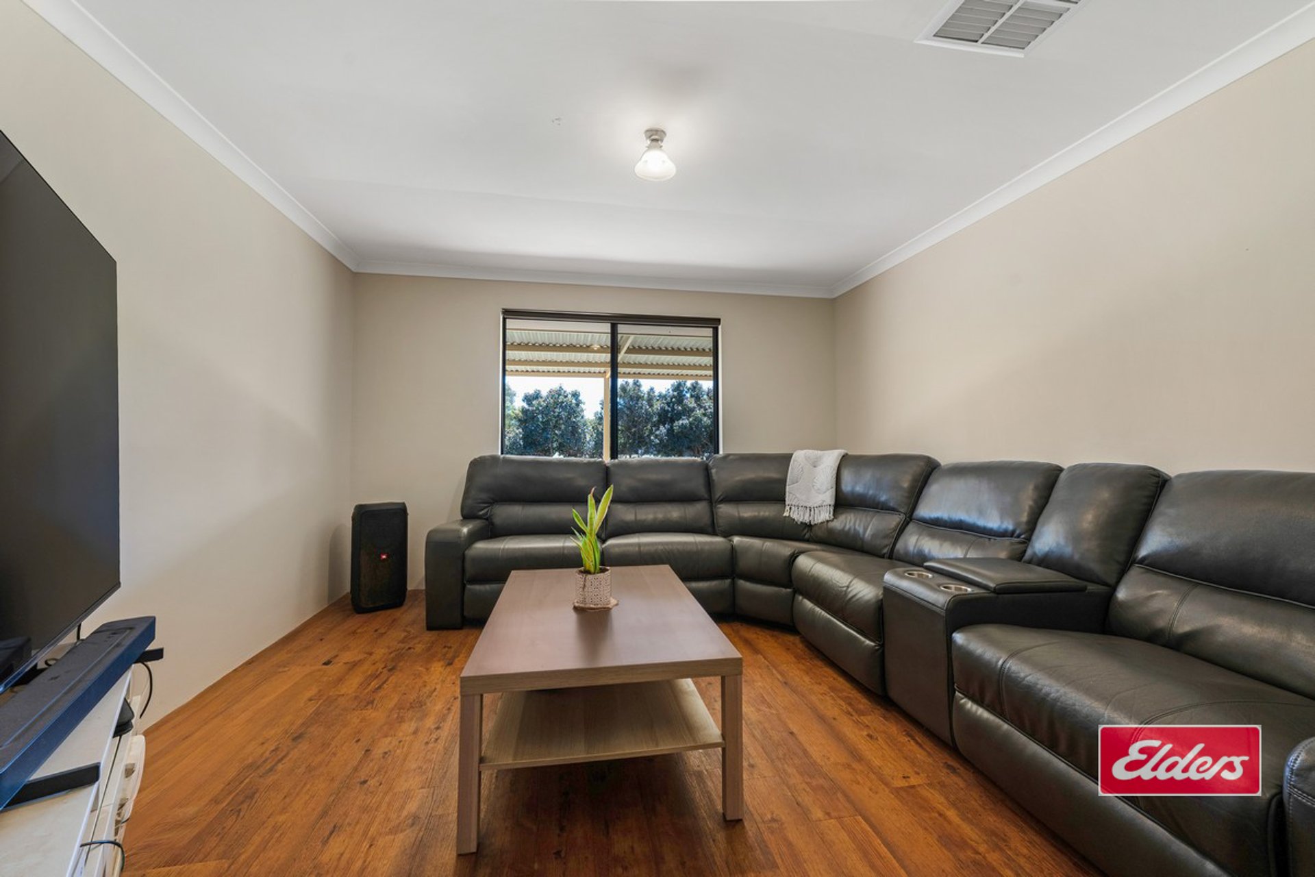 7 Horseshoe Court — photo 8 of 10