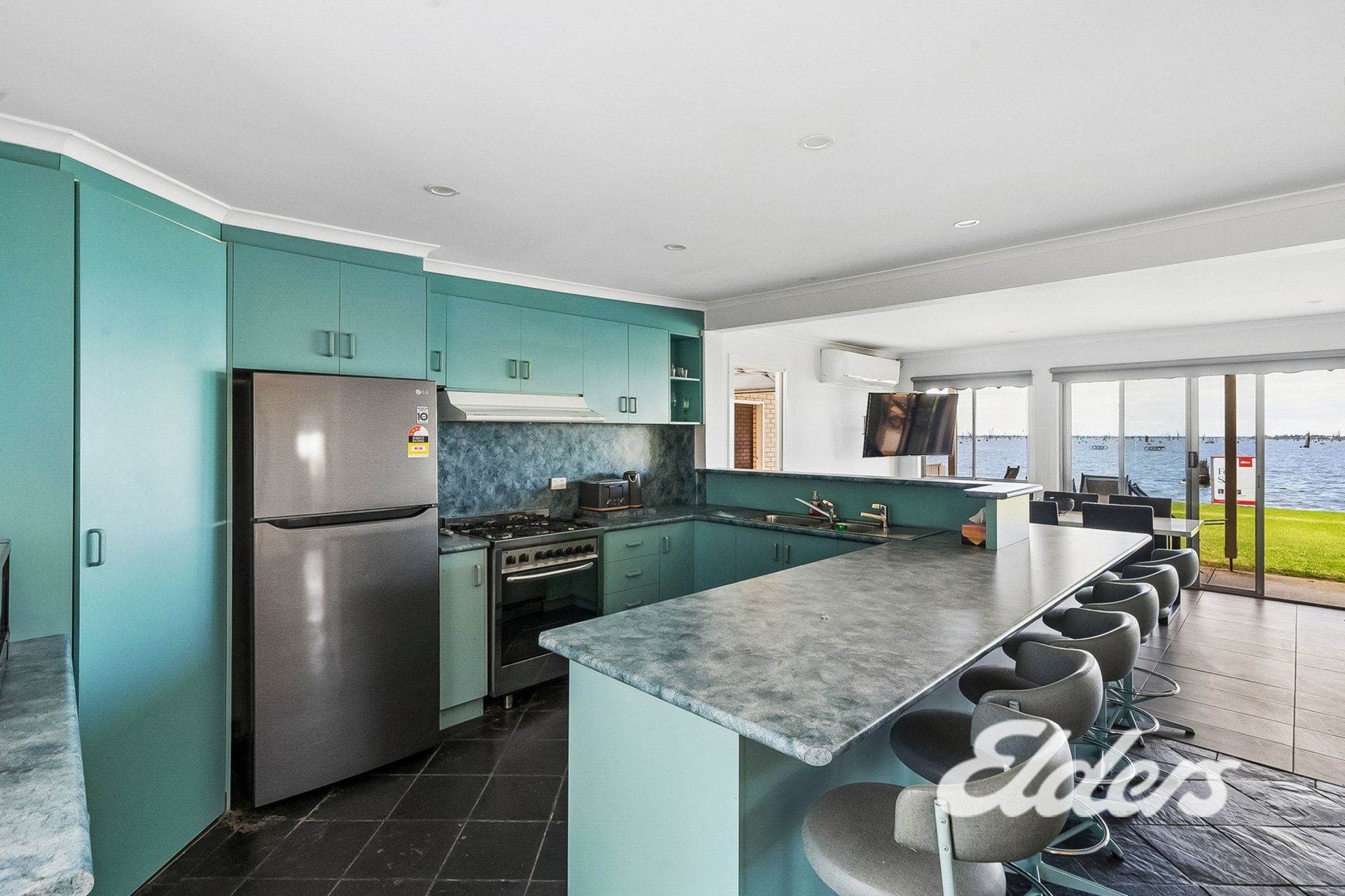 87 Corowa Road — photo 8 of 10