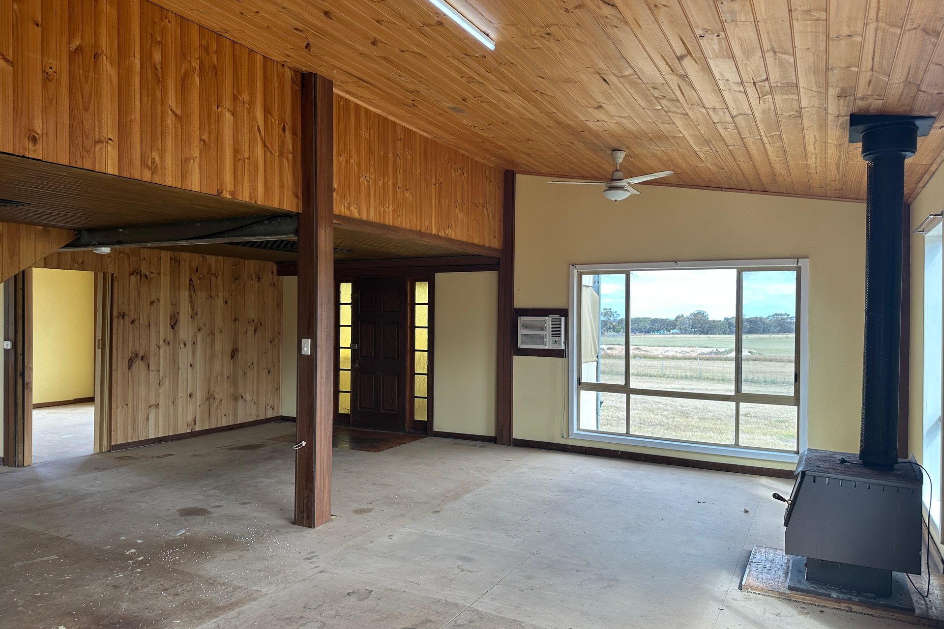 Spencer Road — photo 3 of 10