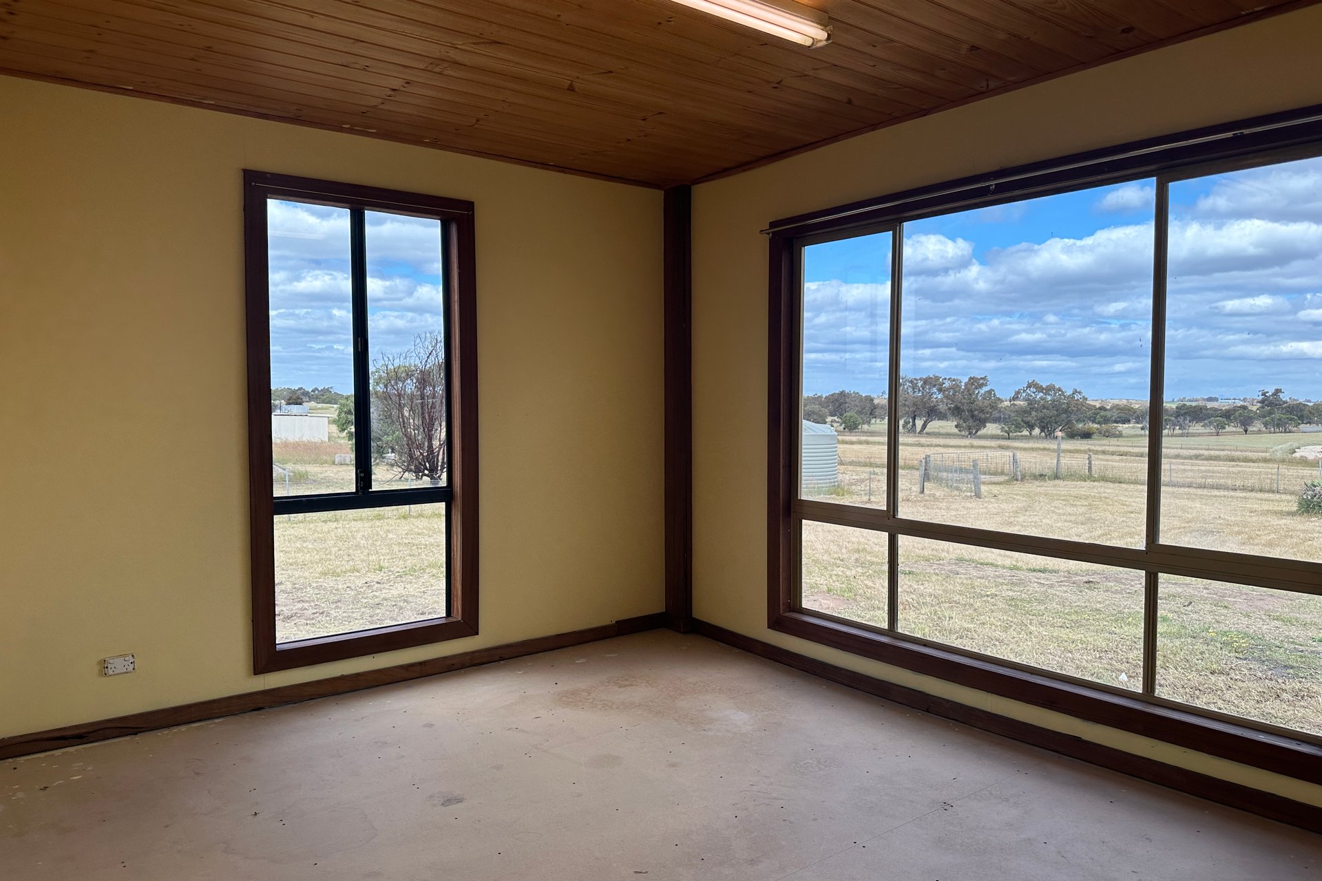 Spencer Road — photo 4 of 10