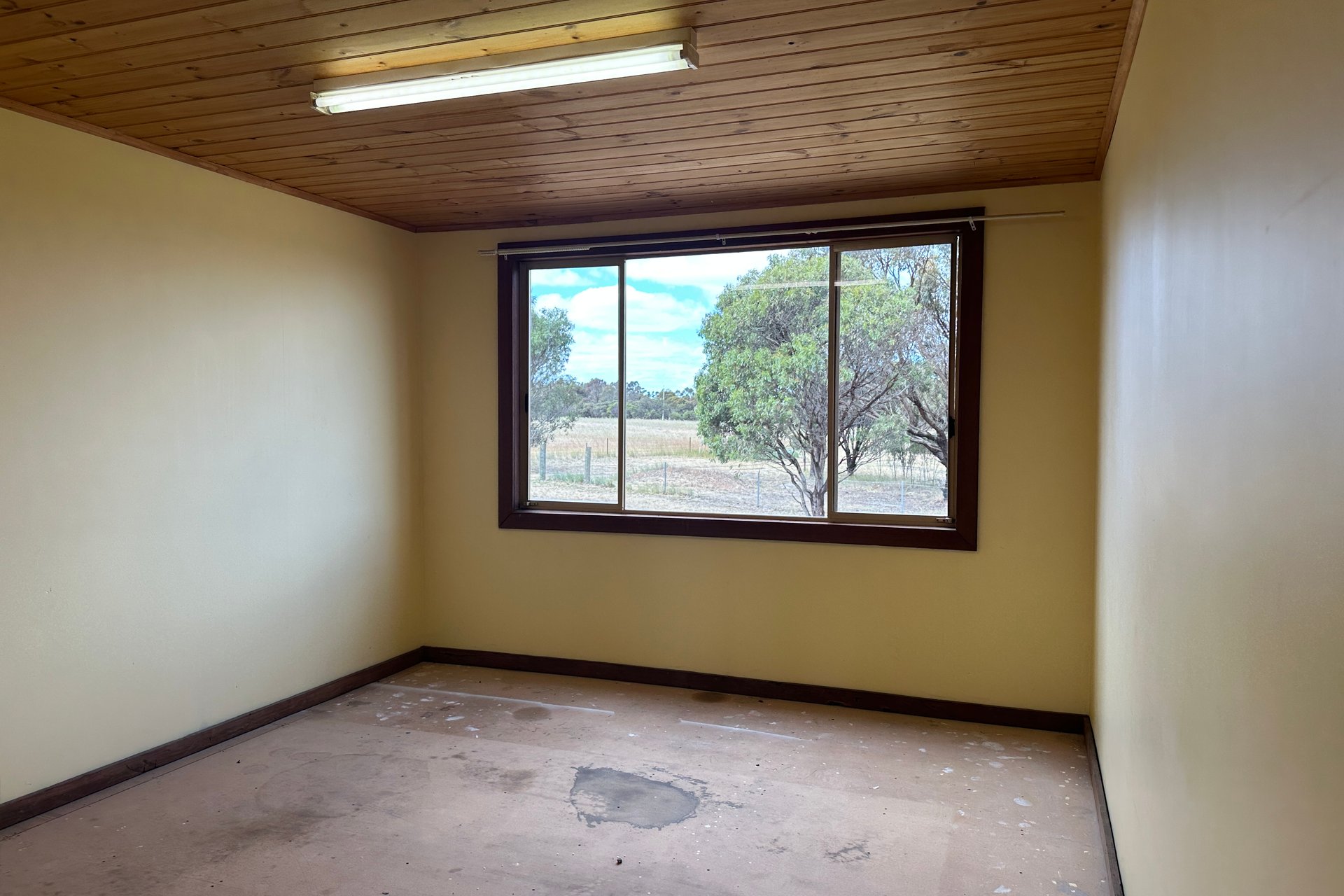 Spencer Road — photo 6 of 10