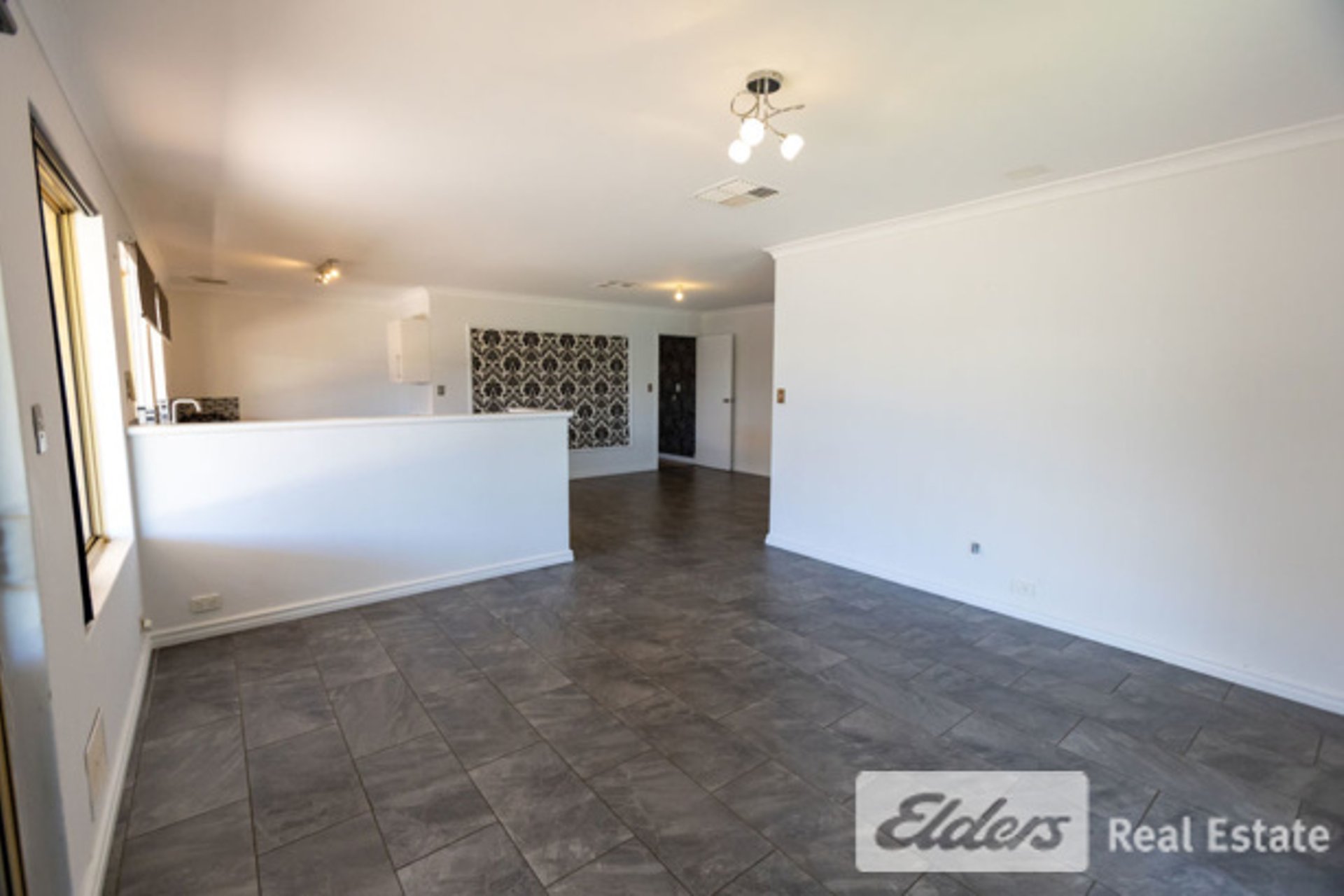 719 Safety Bay Road — photo 3 of 10