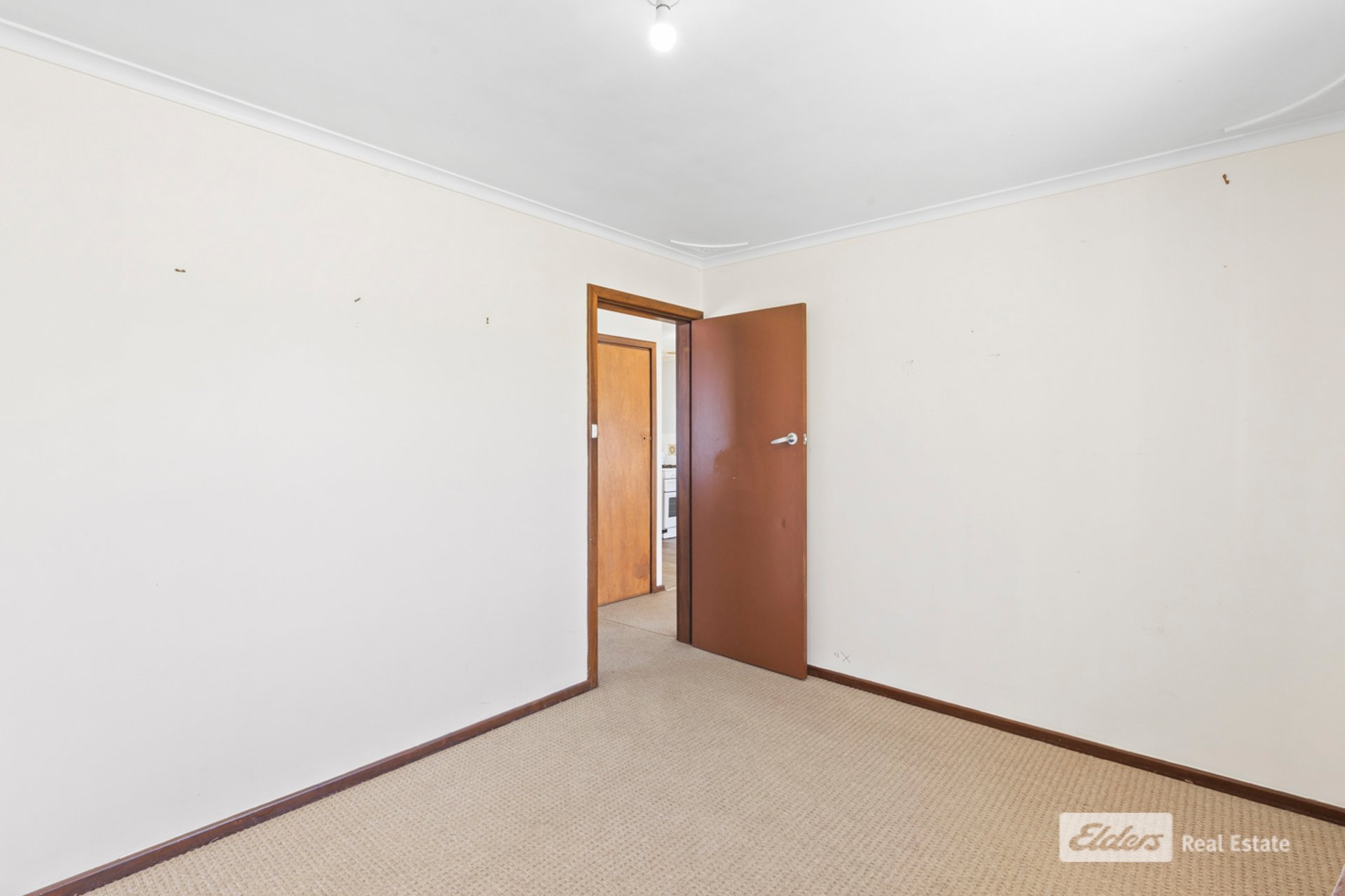 8 Leonora Street — photo 7 of 10