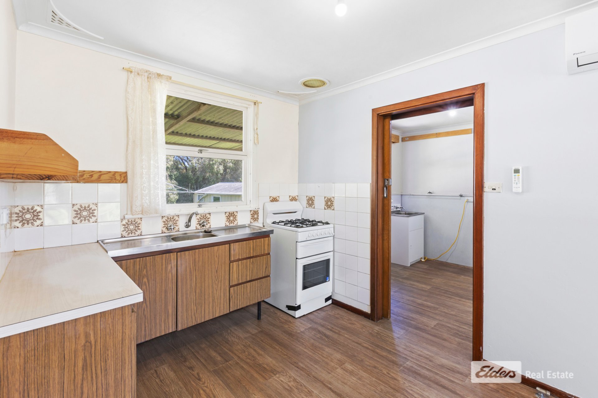 8 Leonora Street — photo 4 of 10