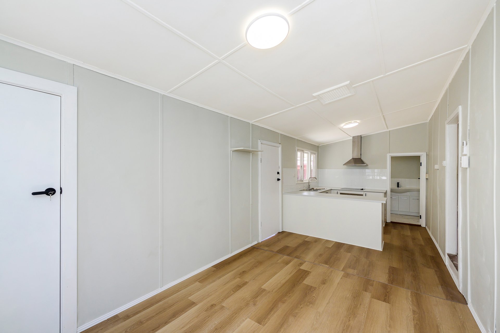 12 Hampton Street — photo 7 of 10