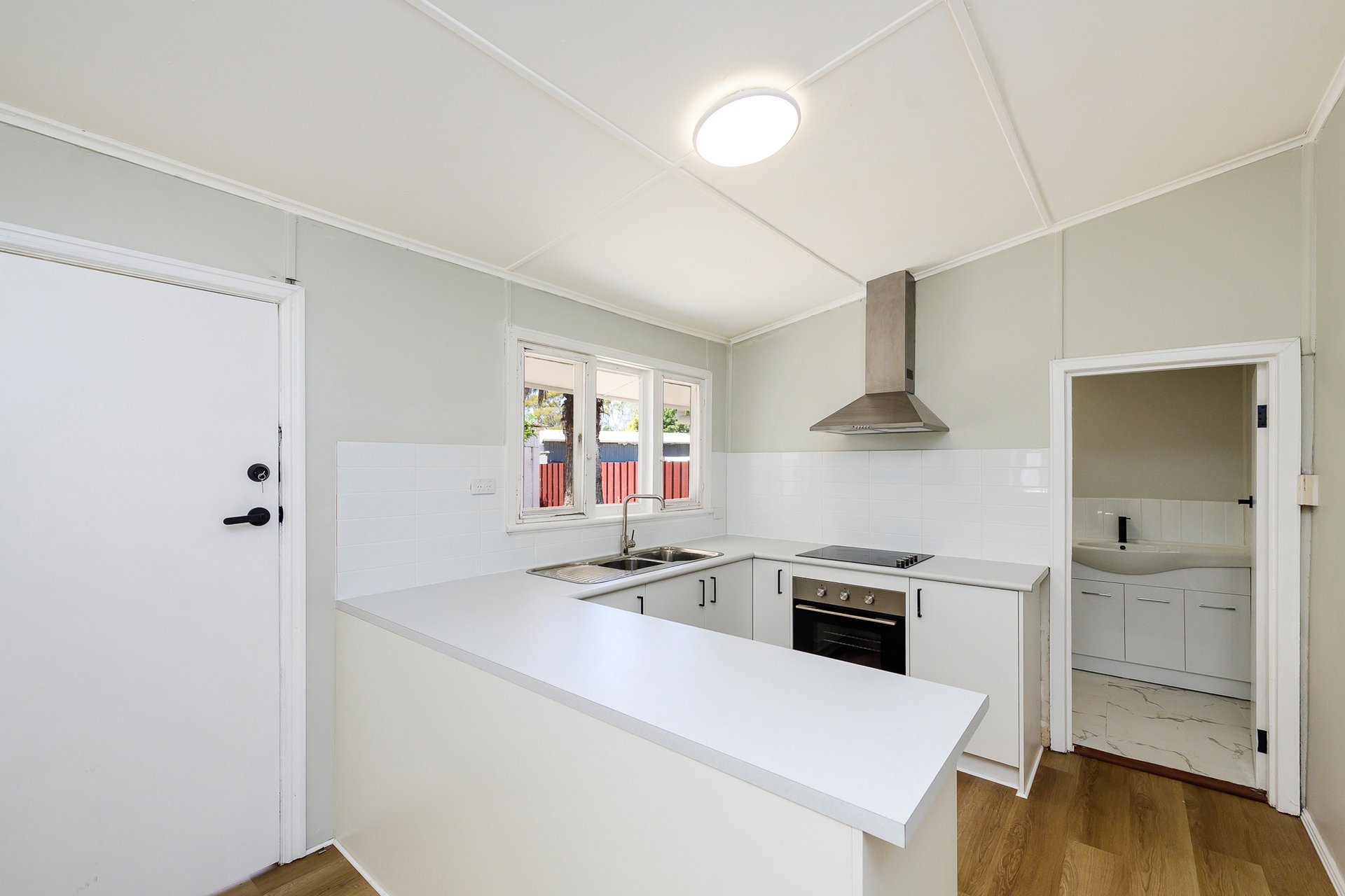 12 Hampton Street — photo 8 of 10