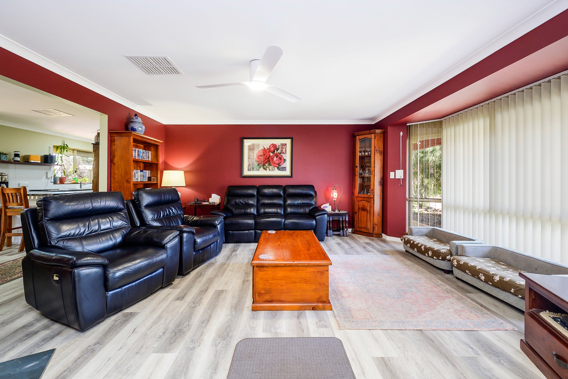 127 Woodley Farm Drive — photo 4 of 10