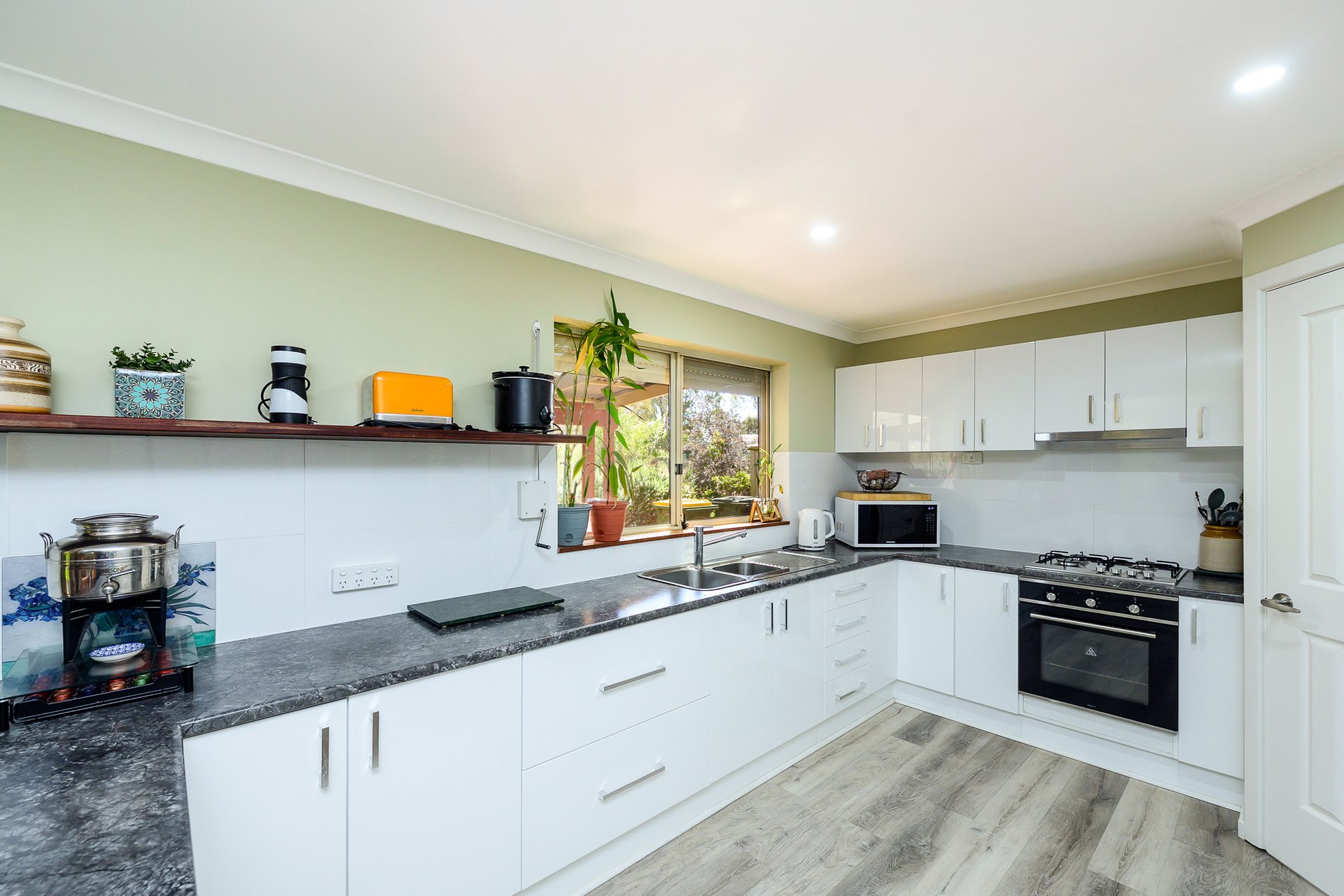 127 Woodley Farm Drive — photo 7 of 10