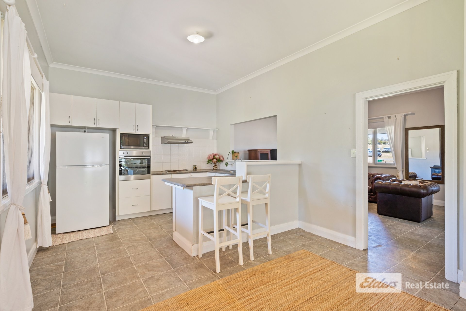 156 South Western Highway — photo 7 of 10