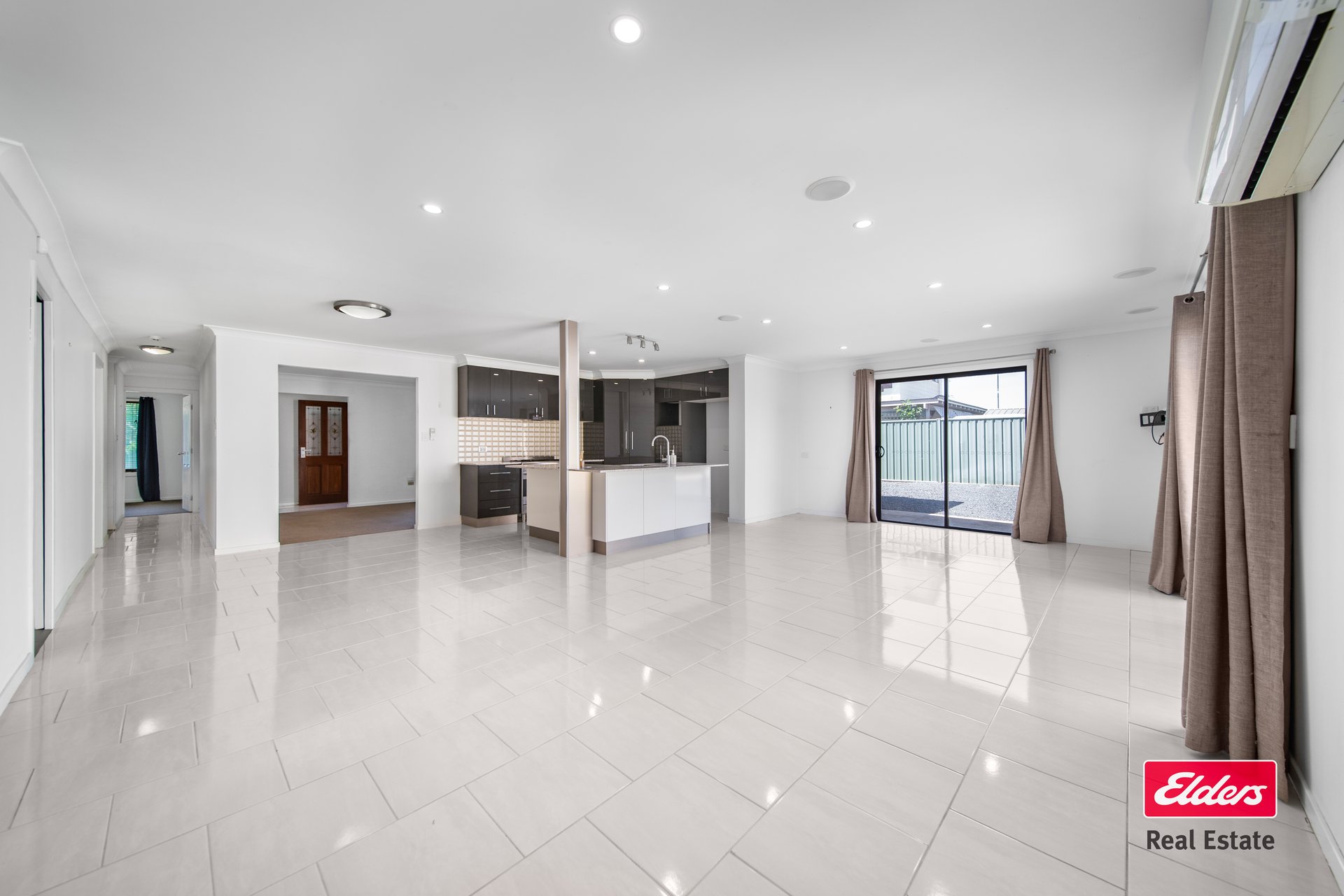 2 Chifley Drive — photo 4 of 10
