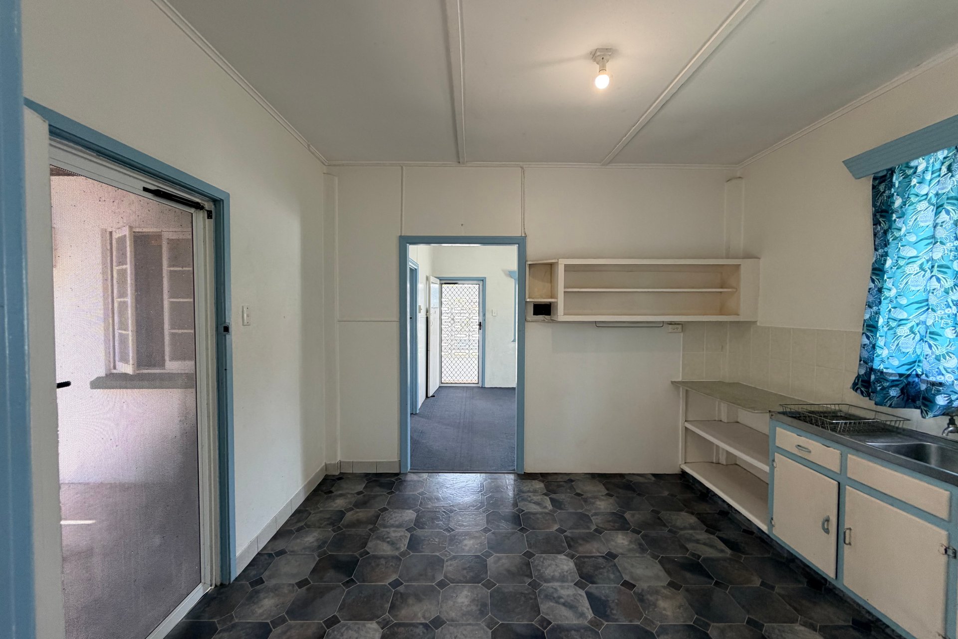 2/105 Mitchell Street — photo from Elders Townsville