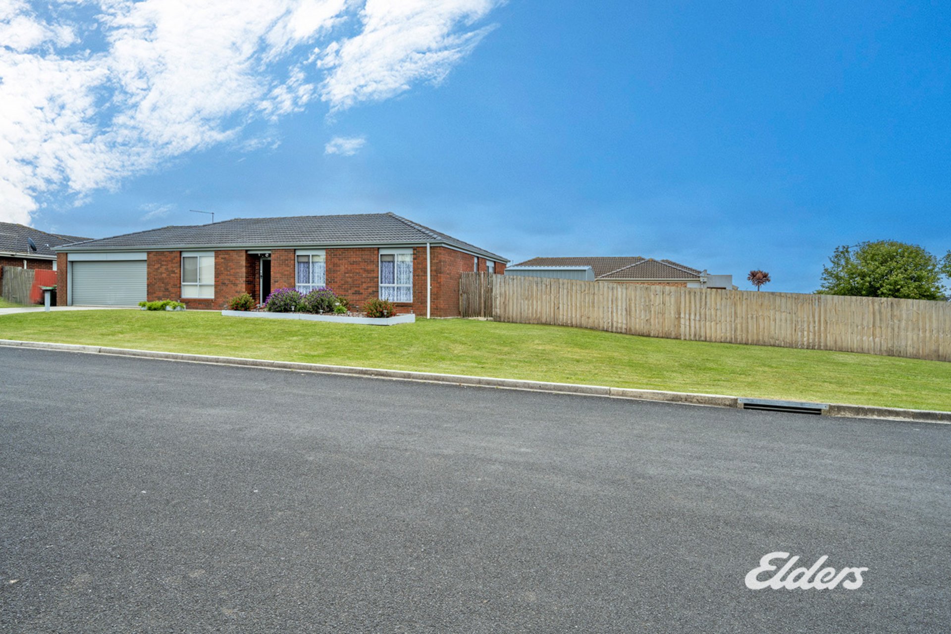 10 Leederry Street — photo 2 of 10