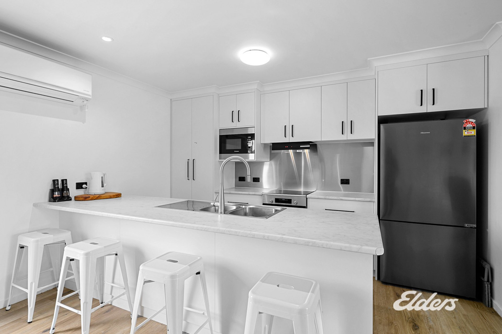 10 Leederry Street — photo 4 of 10
