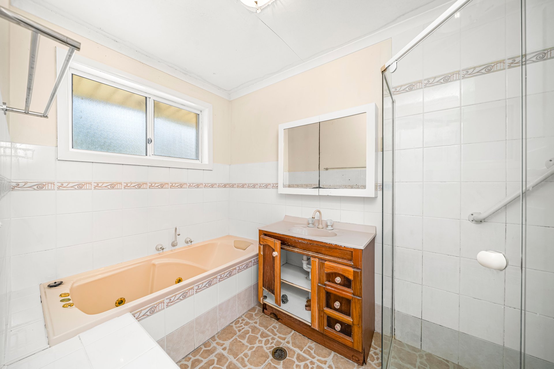 28 Collins Crescent — photo 6 of 9