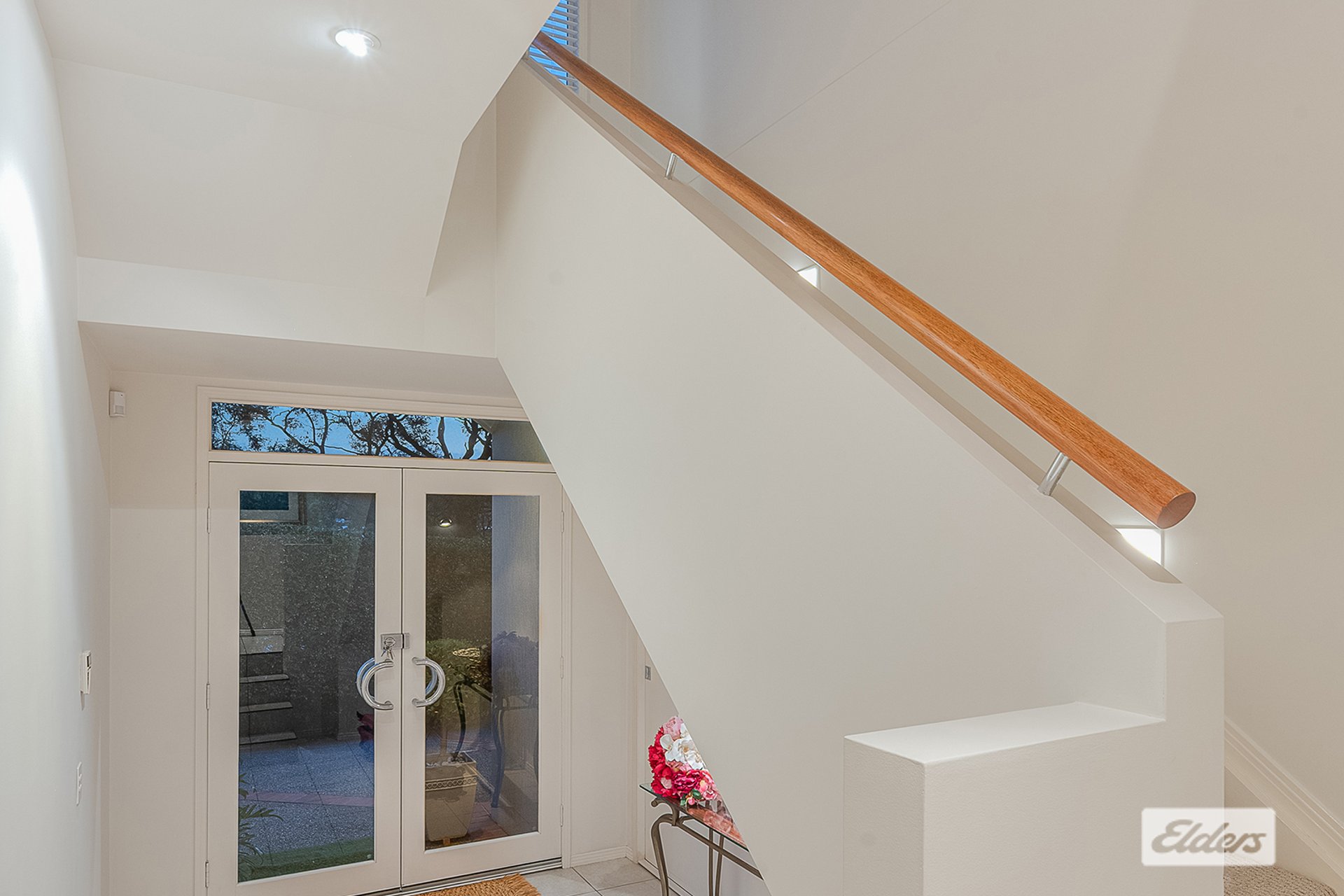 8 Ekland Court — photo 2 of 10