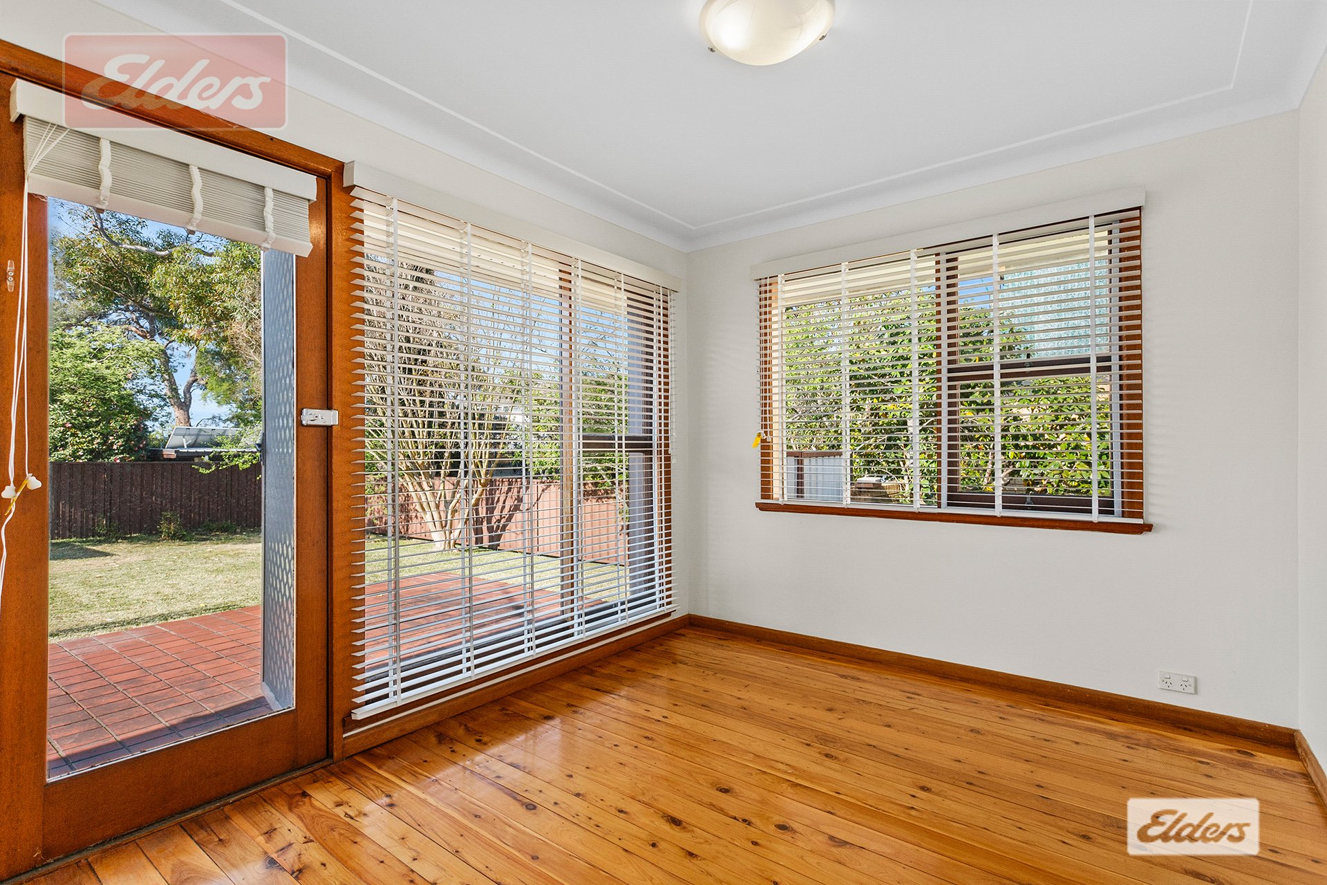 1 Leichhardt Crescent — photo 2 of 7