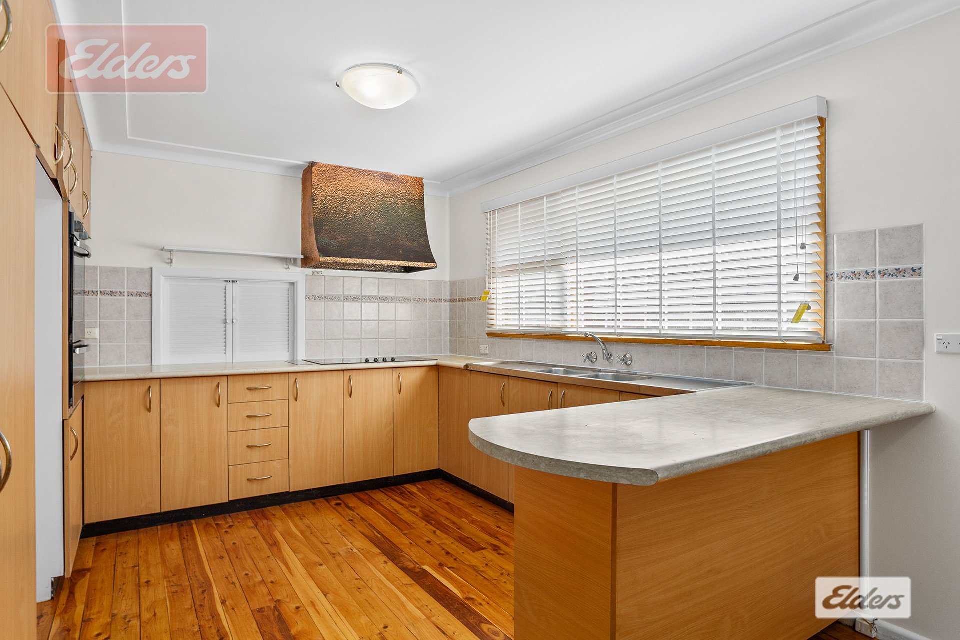 1 Leichhardt Crescent — photo 3 of 7
