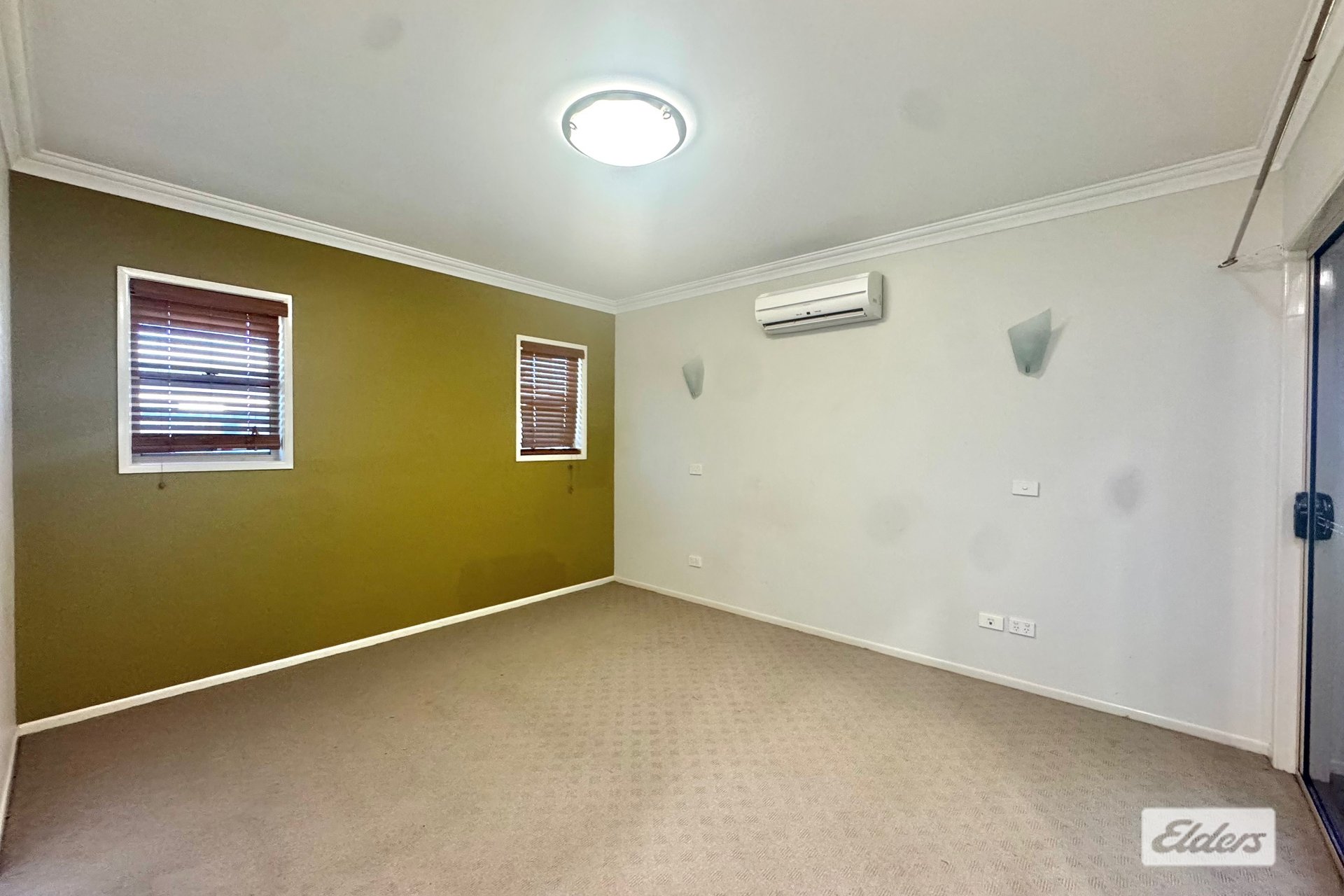 37 Mayfair Drive — photo 3 of 7
