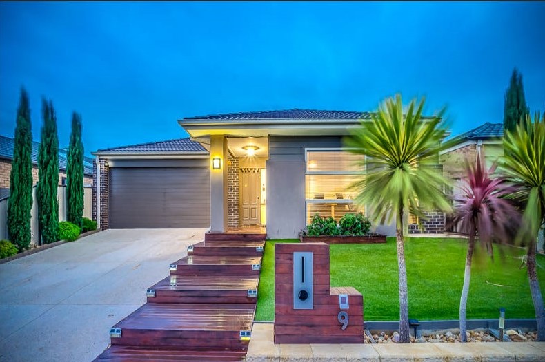 SPACIOUS FAMILY RESIDENCE!