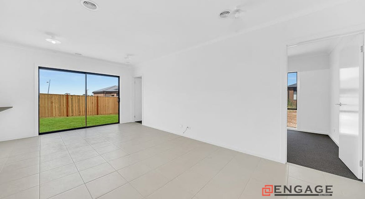 Near New Home in Tarneit – Ideal for First Home Buyers, Downsizers, or Investors