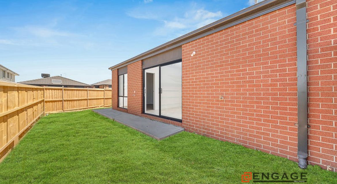 Near New Home in Tarneit – Ideal for First Home Buyers, Downsizers, or Investors