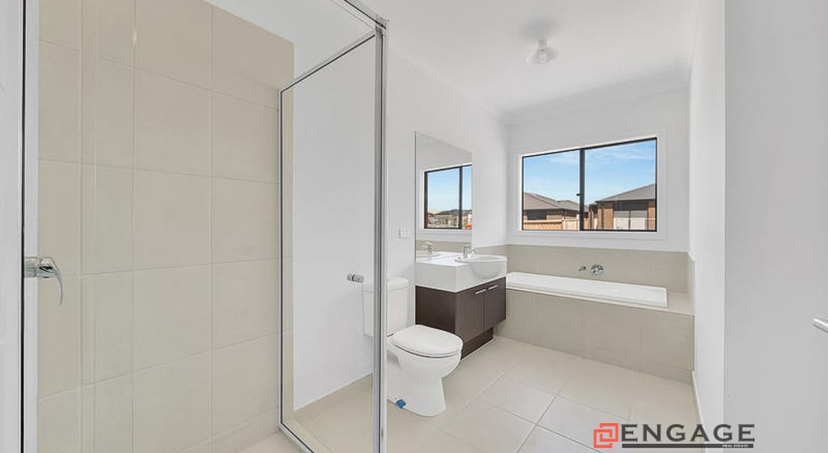 Near New Home in Tarneit – Ideal for First Home Buyers, Downsizers, or Investors