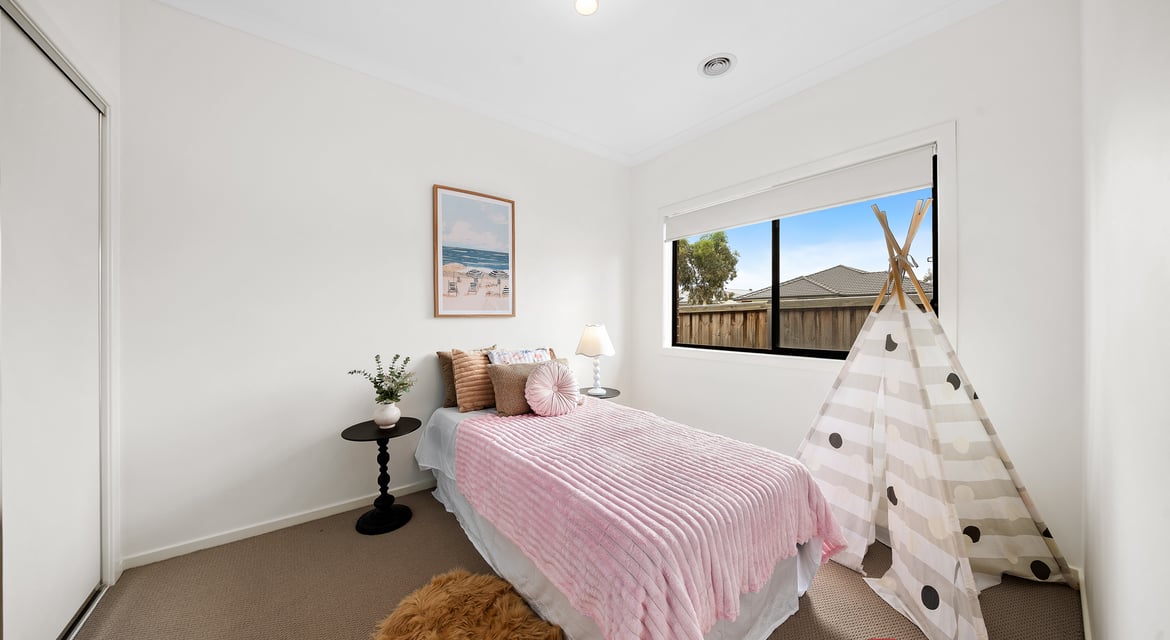 Sun-Filled North-Facing Family Home in the Heart of Mambourin !!