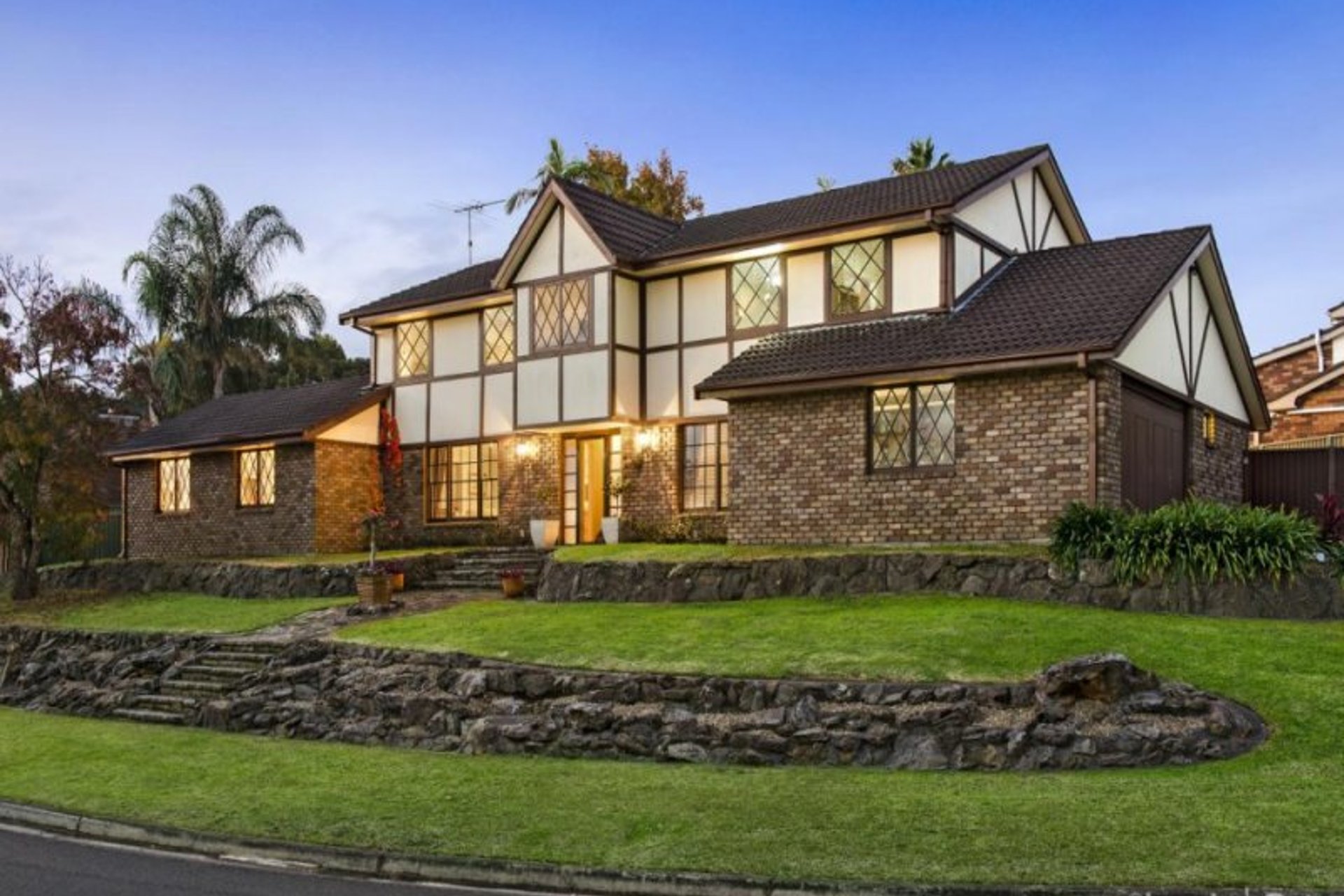 39 Lisa Crescent, Castle Hill Sold by Louis Carr Real Estate
