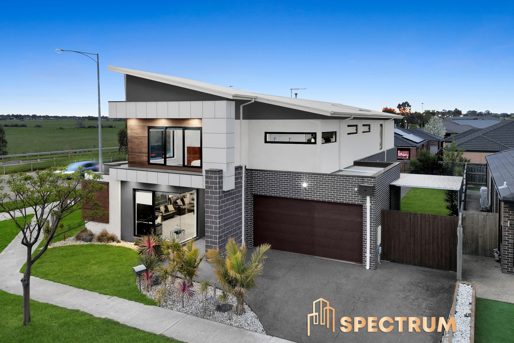  Stoneleigh Road, Cranbourne North - Luxurious Living on a Grand Scale !
