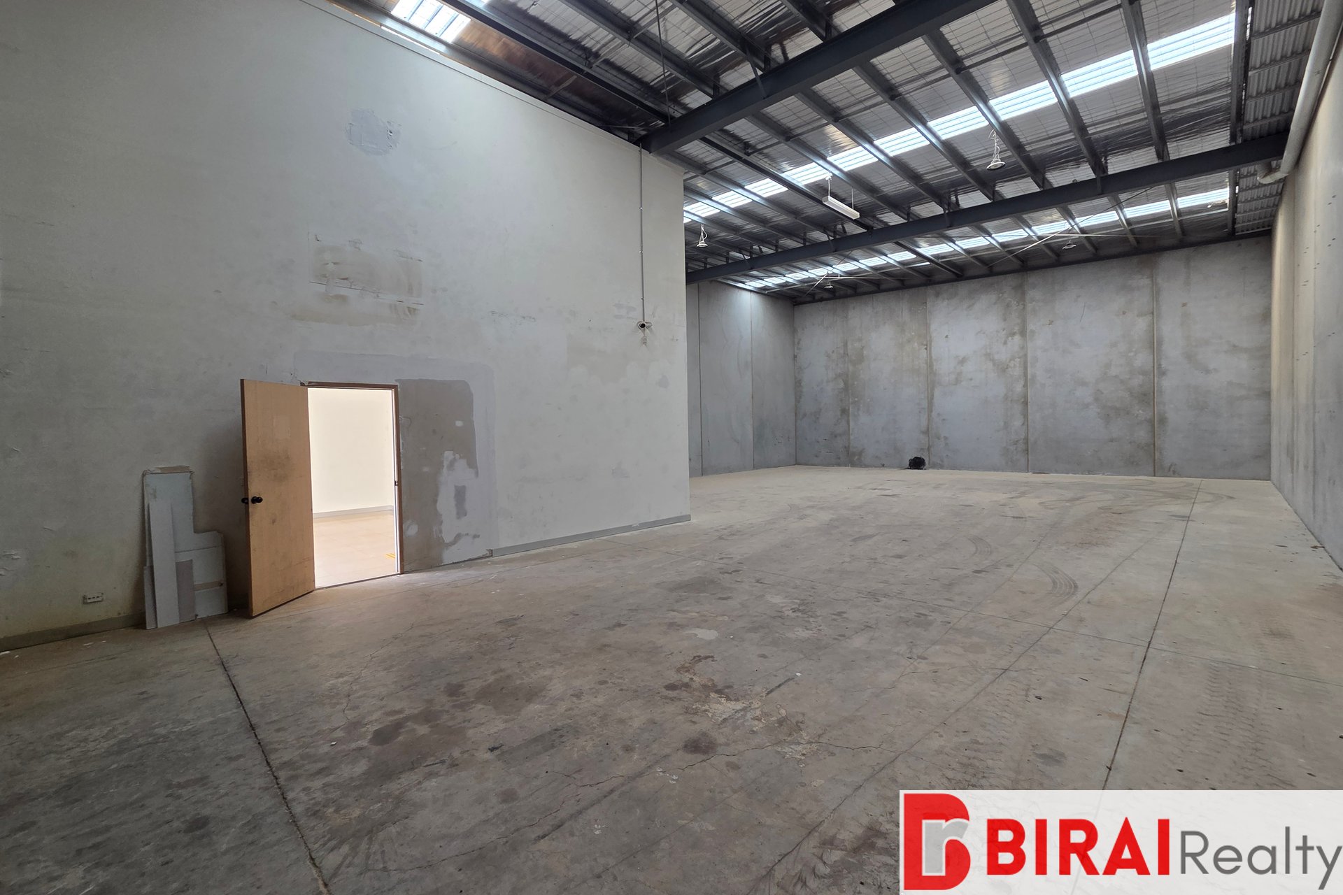 FOR LEASE | WAREHOUSE IN RAVENHALL 326M2*