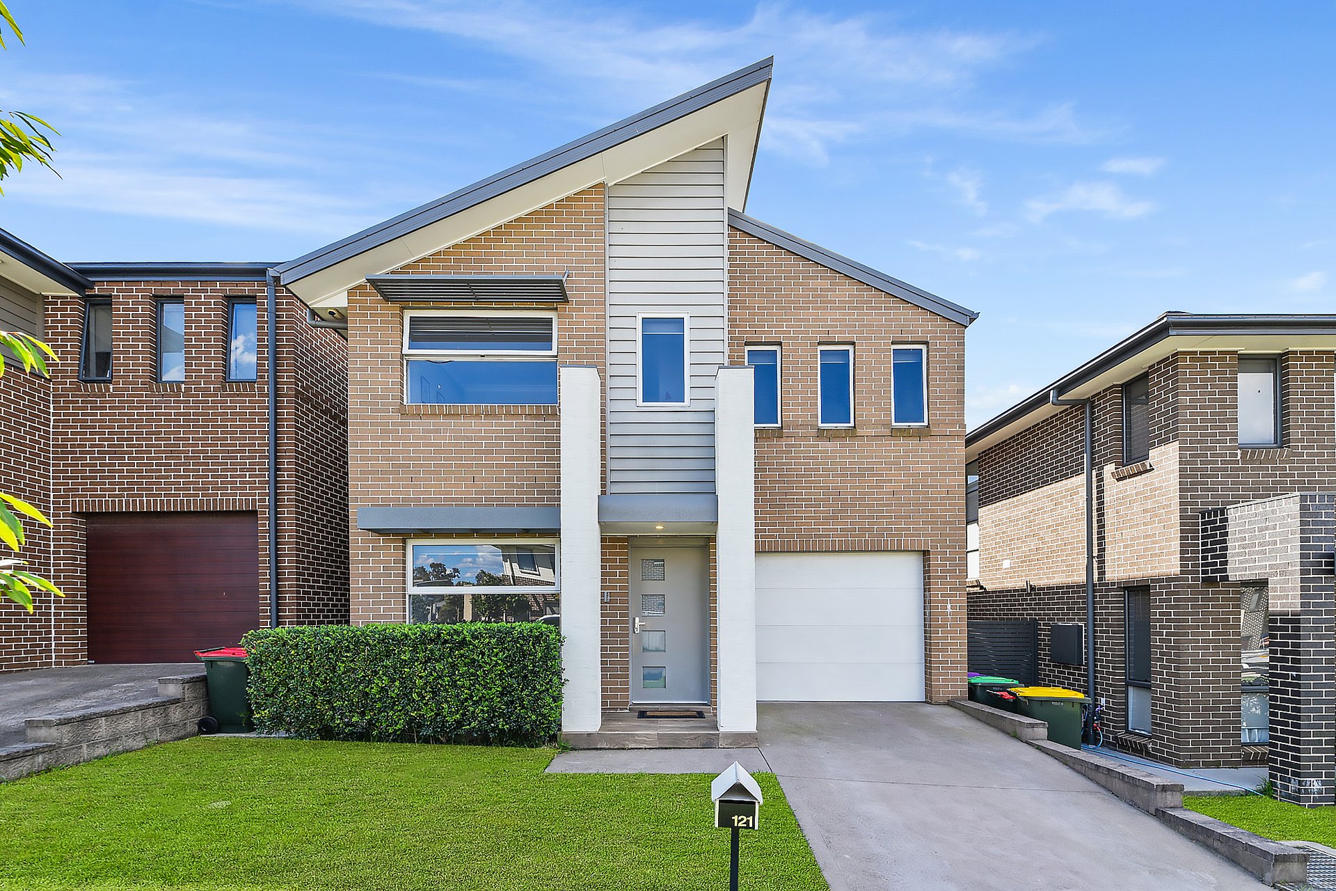 121 Mary An Drive, Glenfield For Sale by Aurora Property