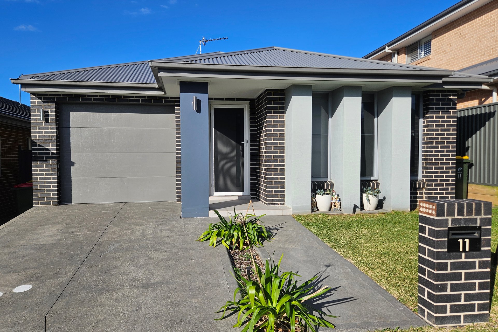 11 Wildflower Crescent, Calderwood For Sale by Laurence Morgan Real Estate