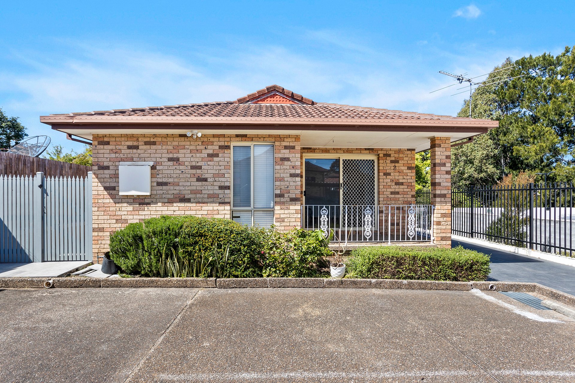 2/3 Foley Street, Gwynneville For Lease by Laurence Morgan Real Estate