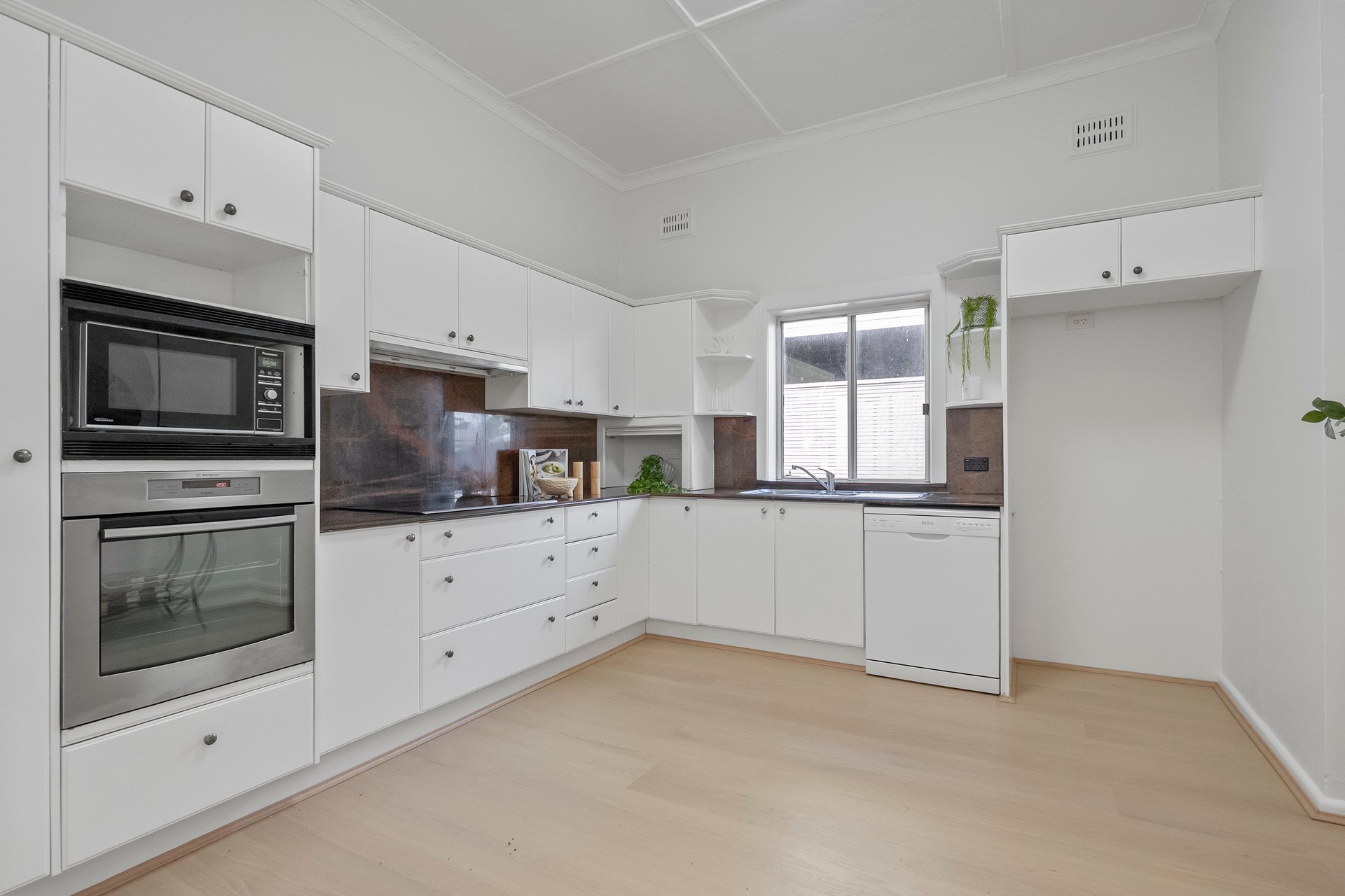 33 South Creek Road, Dee Why Auction by The Marshall Group - image 5