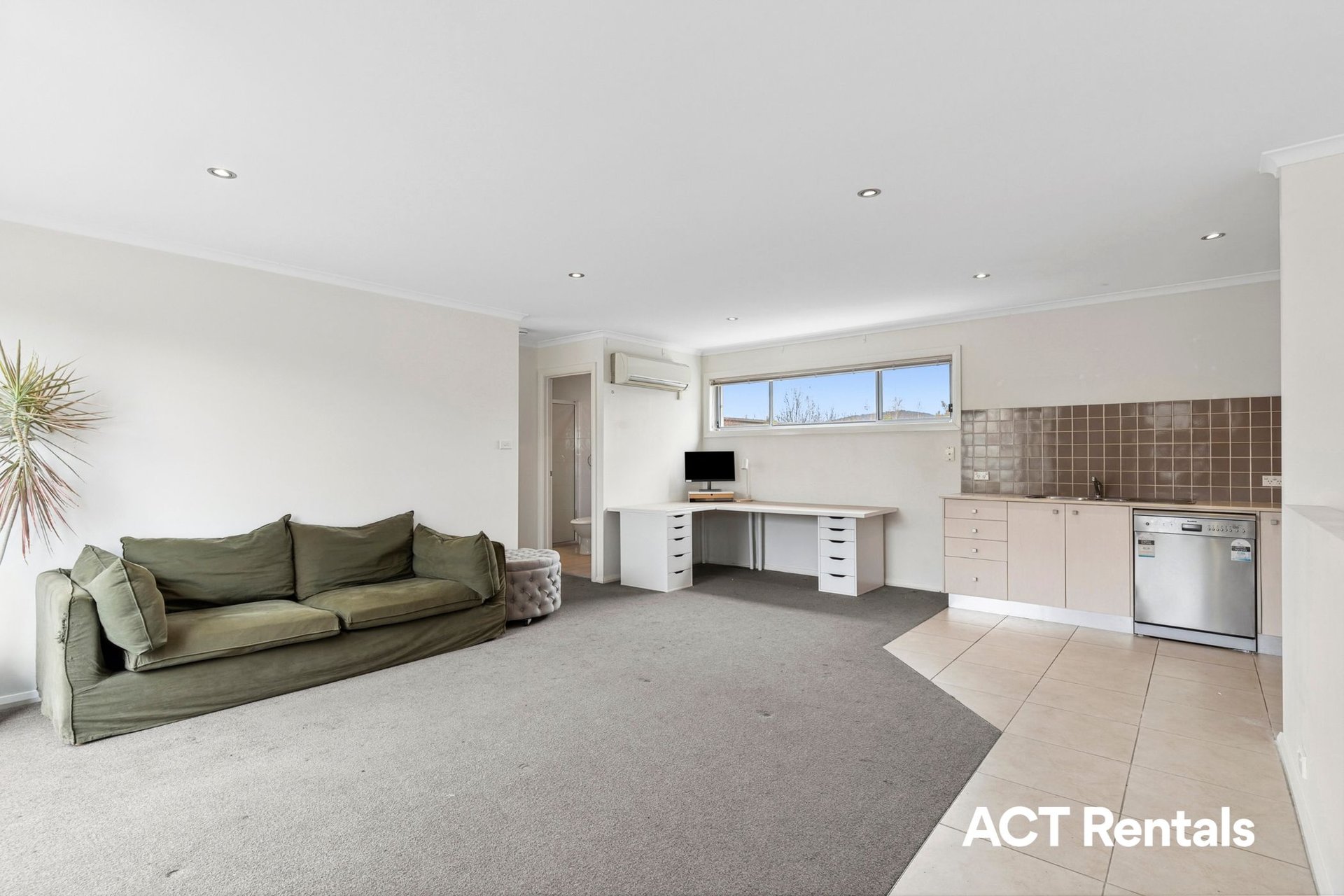 2/71 Torrens Street Braddon