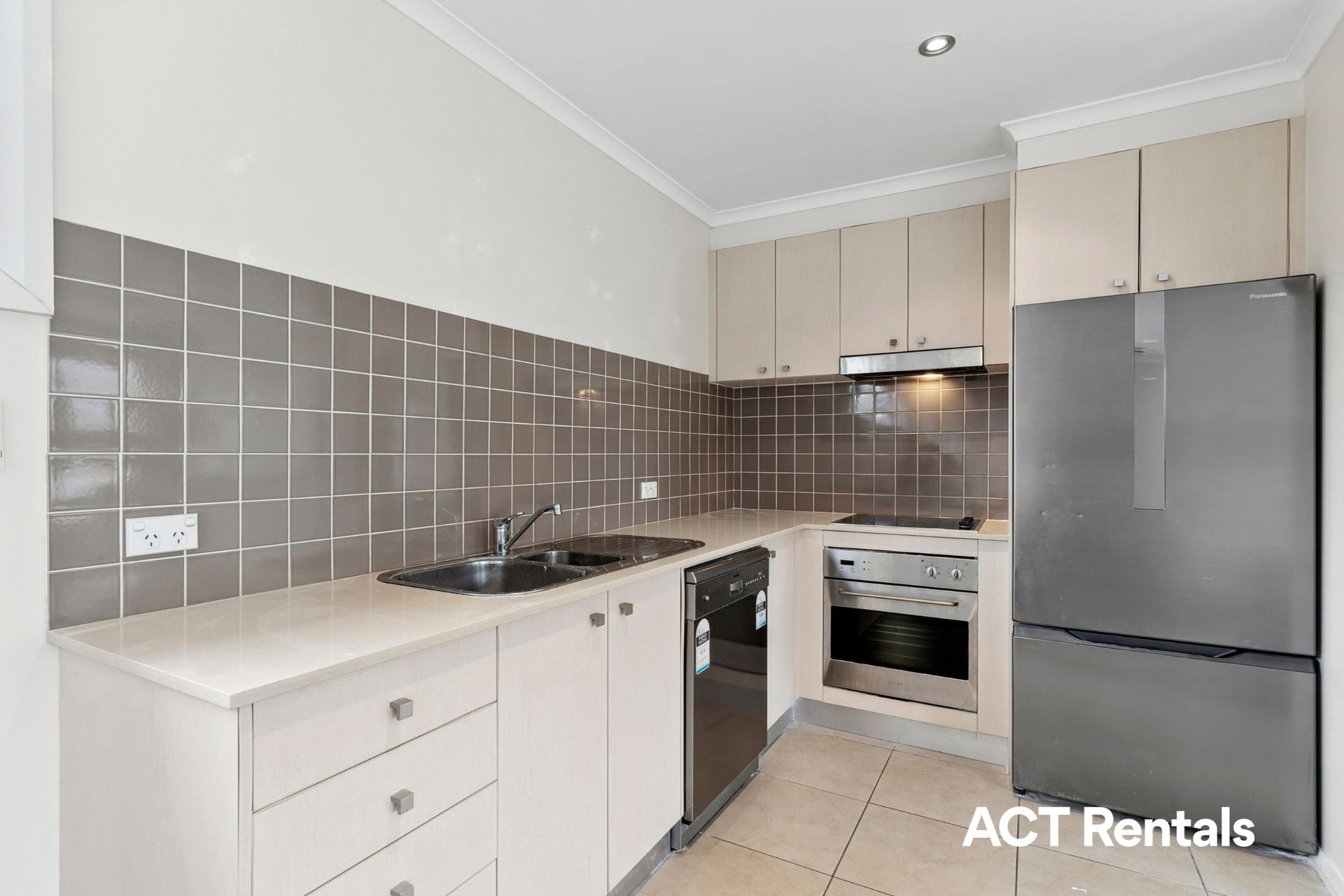 2/71 Torrens Street Braddon