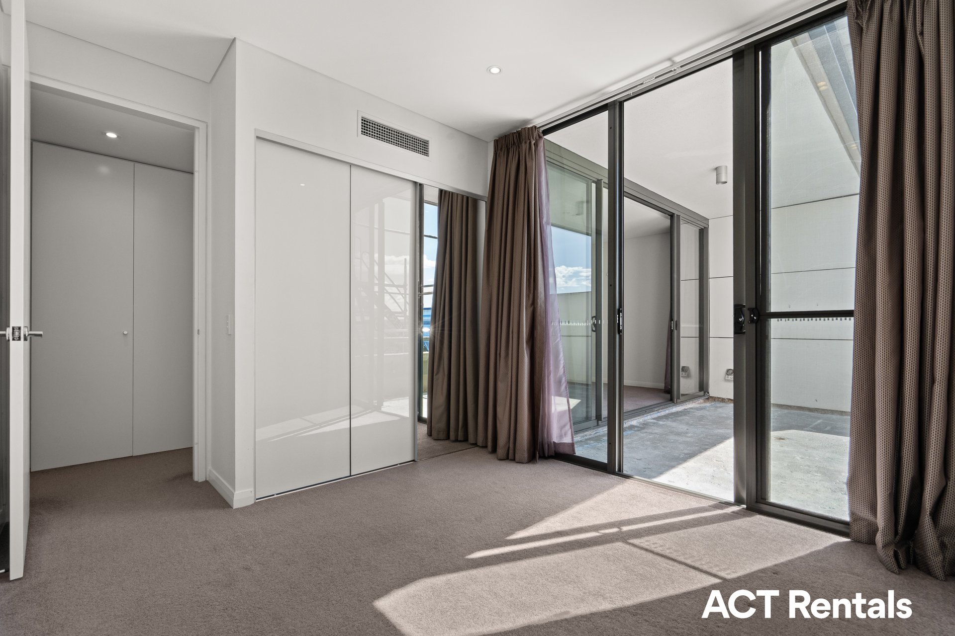 49/20  Eyre Street Kingston