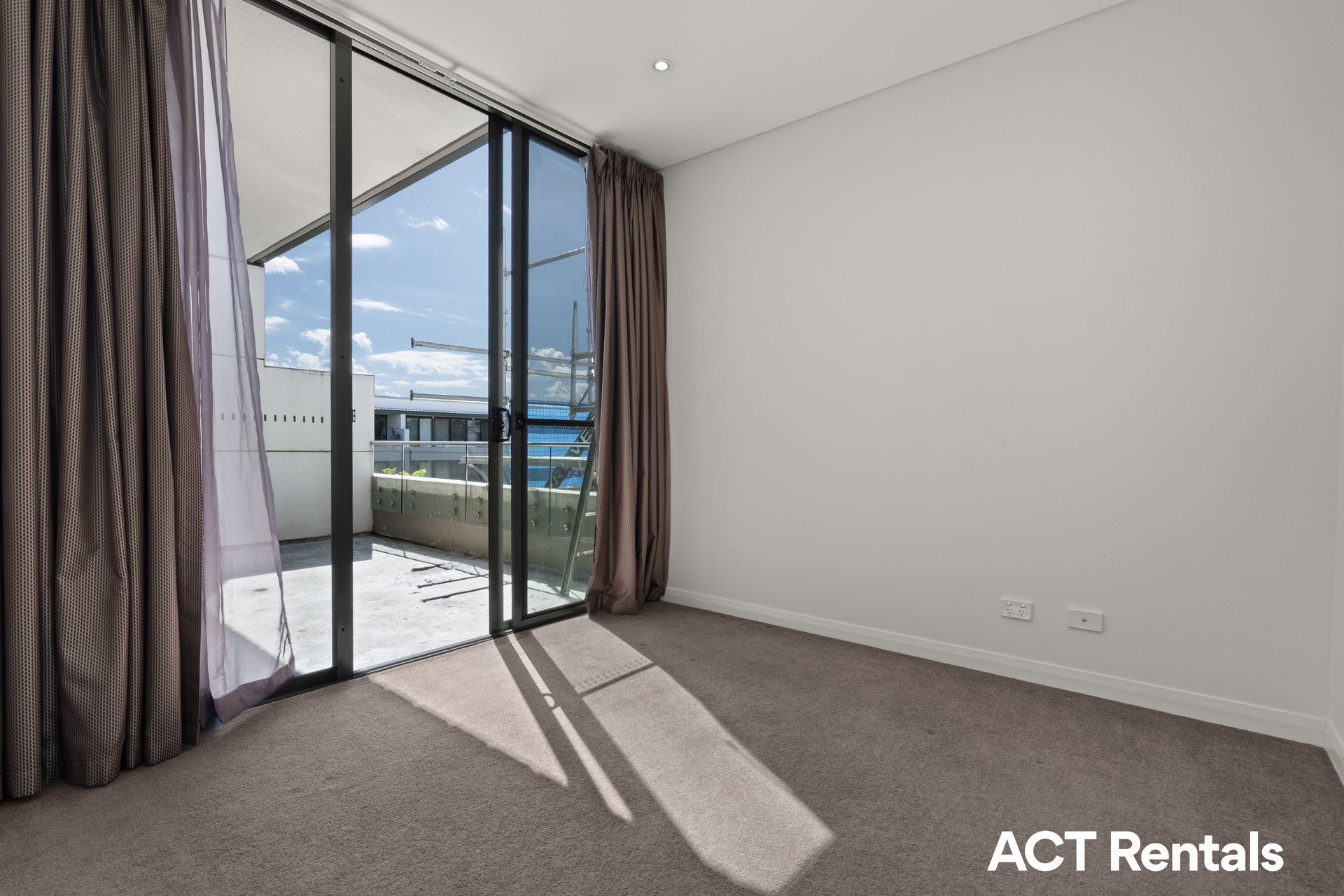49/20  Eyre Street Kingston