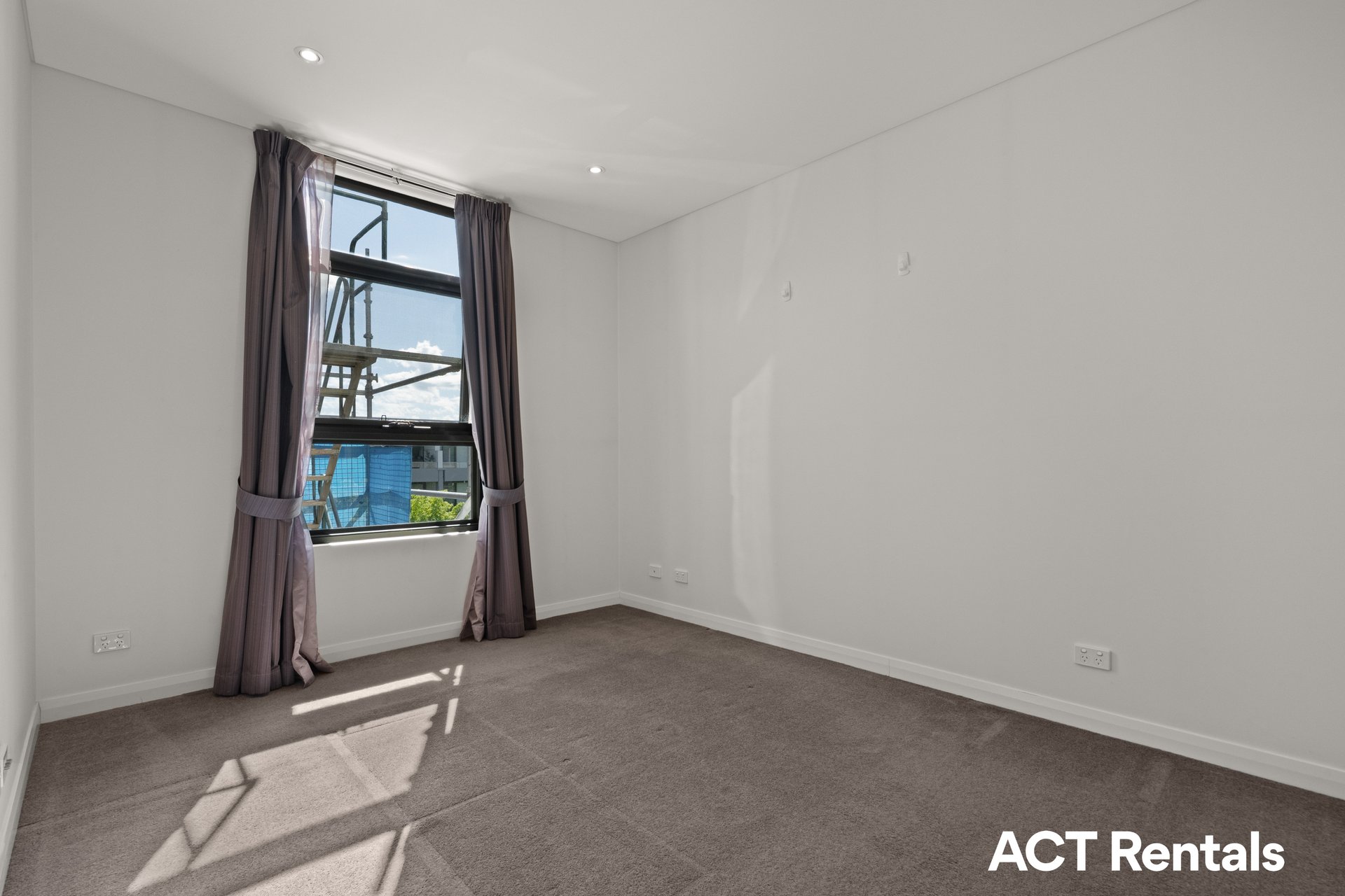 49/20  Eyre Street Kingston