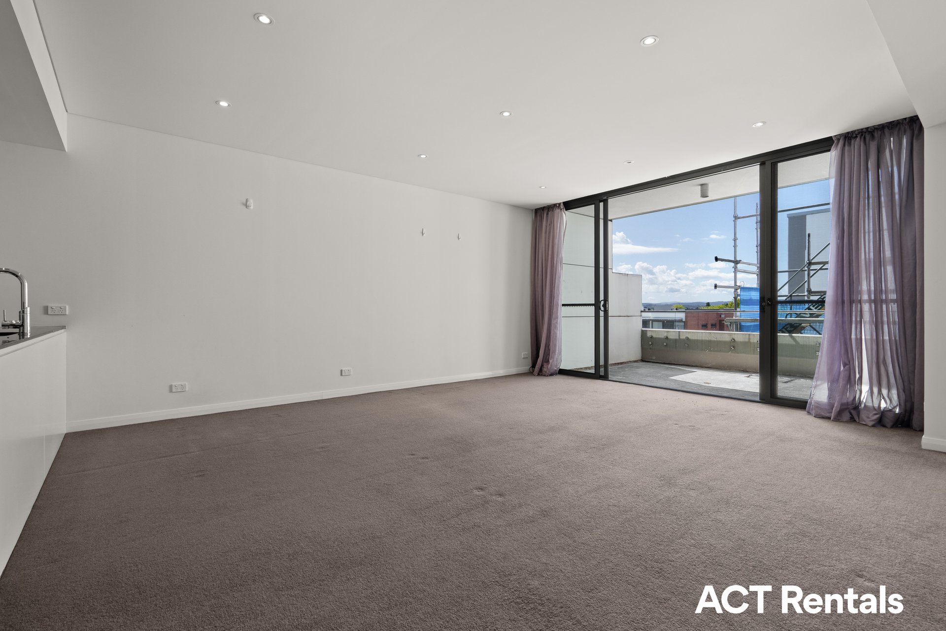49/20  Eyre Street Kingston