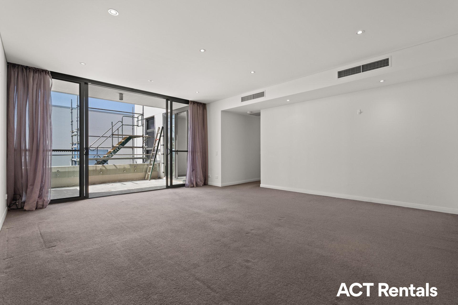 49/20  Eyre Street Kingston