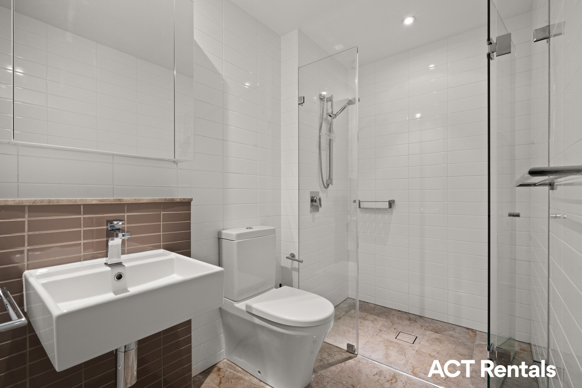 49/20  Eyre Street Kingston